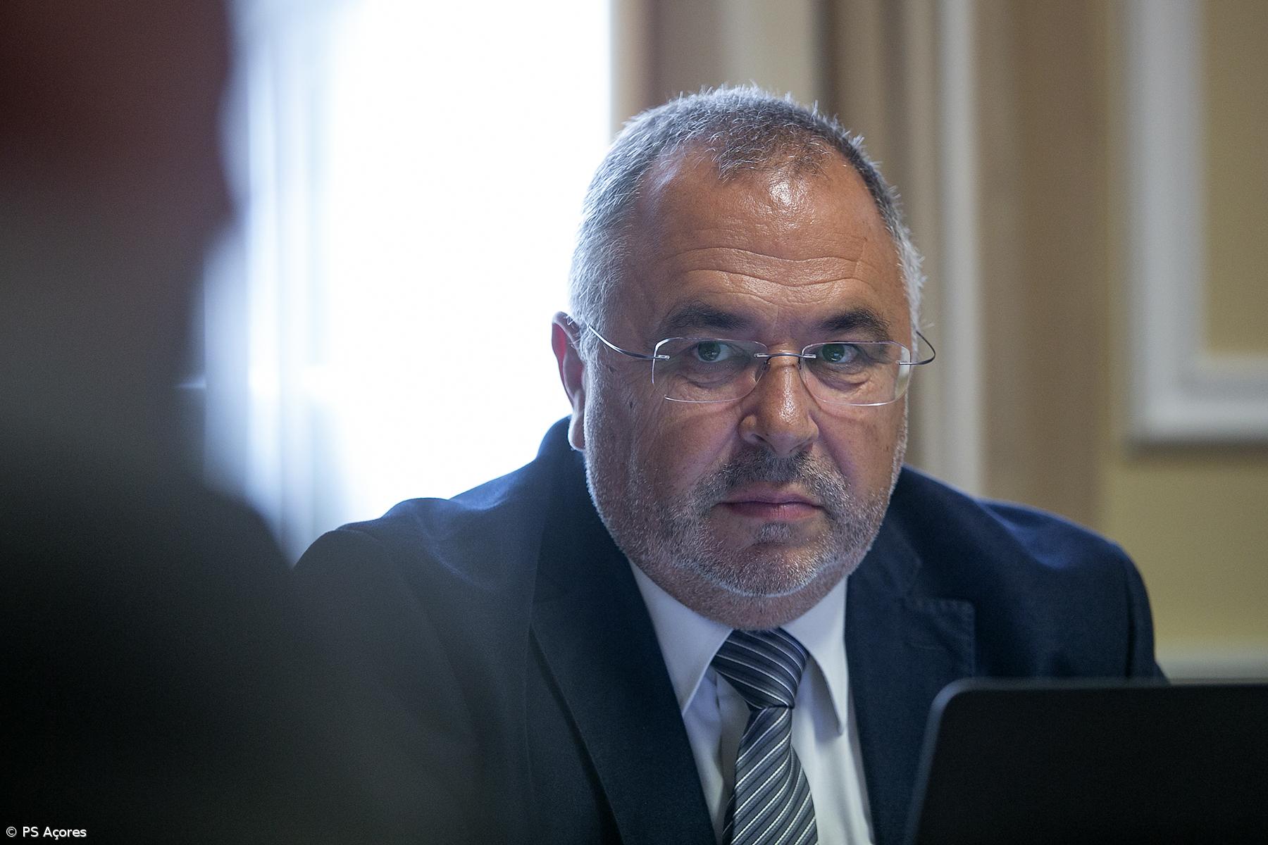 PS/Açores quer que parlamento regional acompanhe revisão do subsídio de mobilidade – Imagem 1