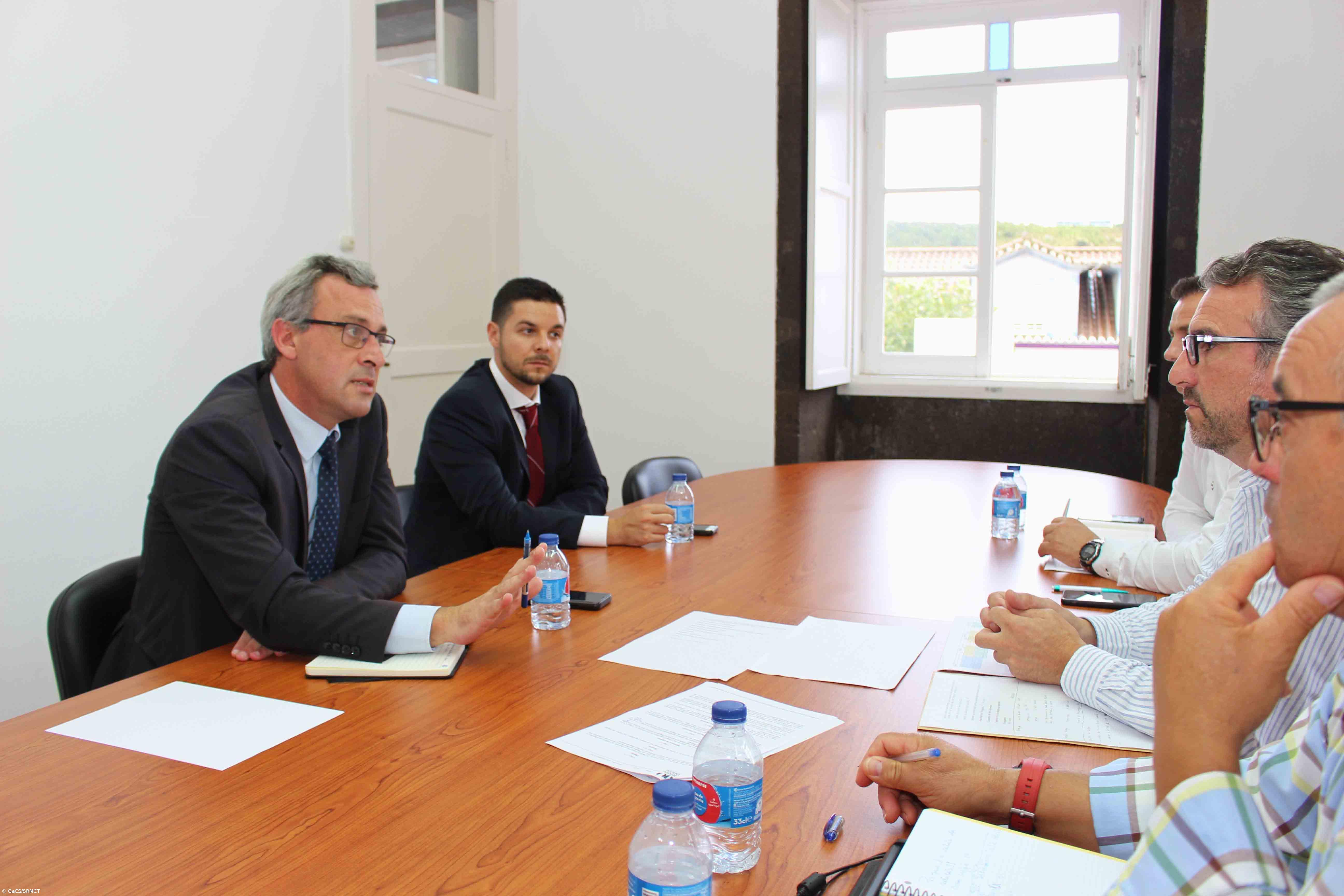 Fundopesca começou a ser pago aos pescadores das Flores afetados pelo furacão Lorenzo – Imagem 1