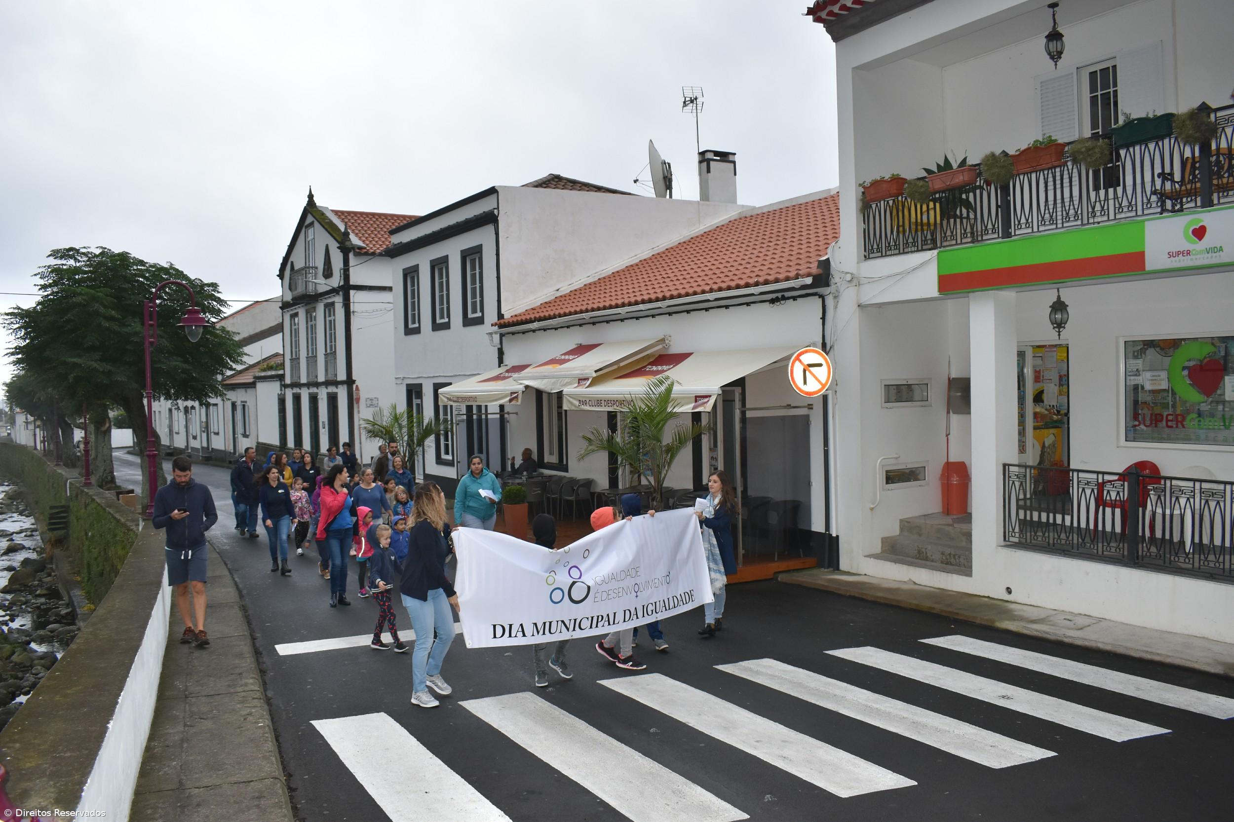 Crianças do Faial da Terra caminham em nome da Igualdade – Imagem 1