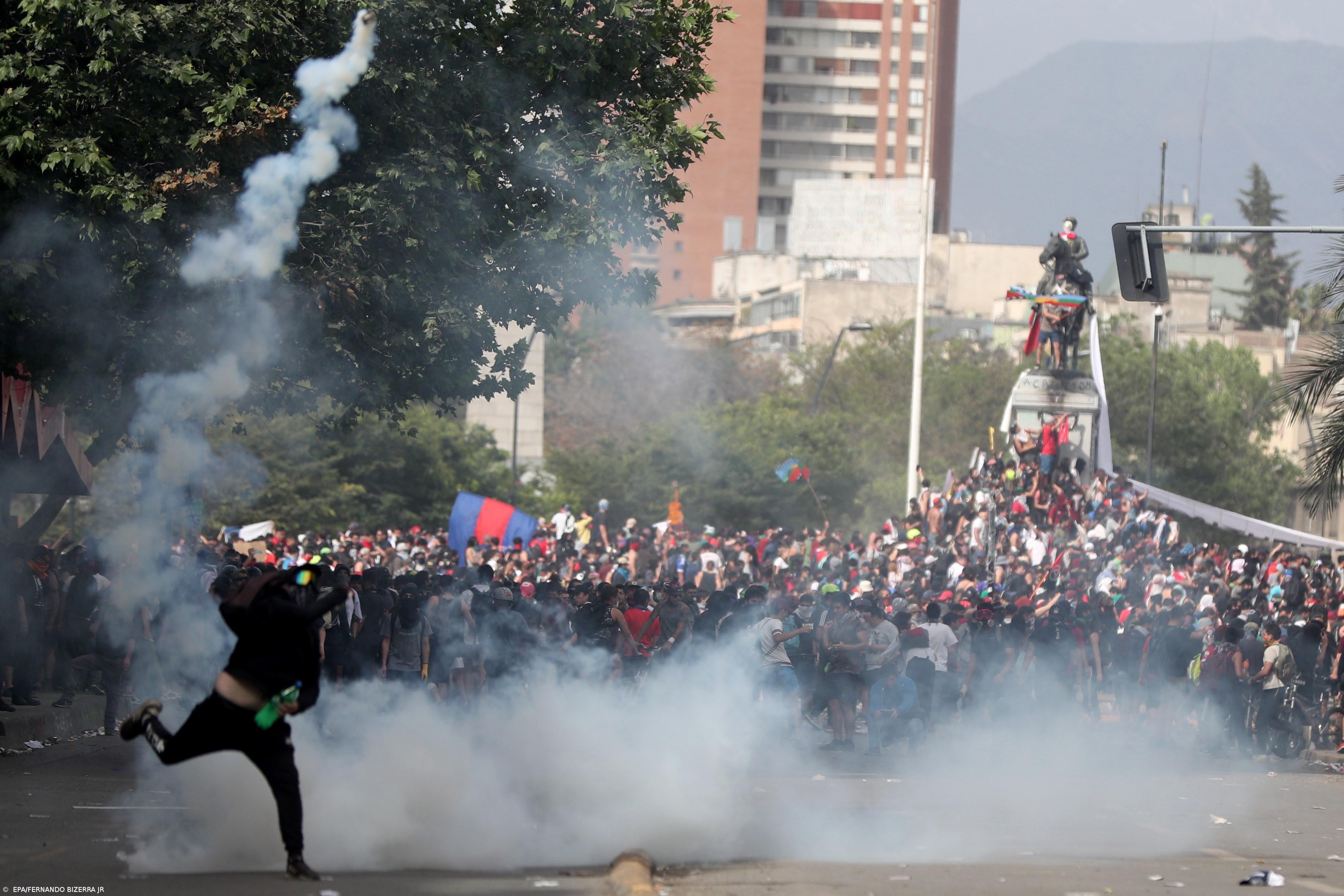 Capital chilena sem militares nas ruas pela primeira vez desde início dos protestos – Imagem 1