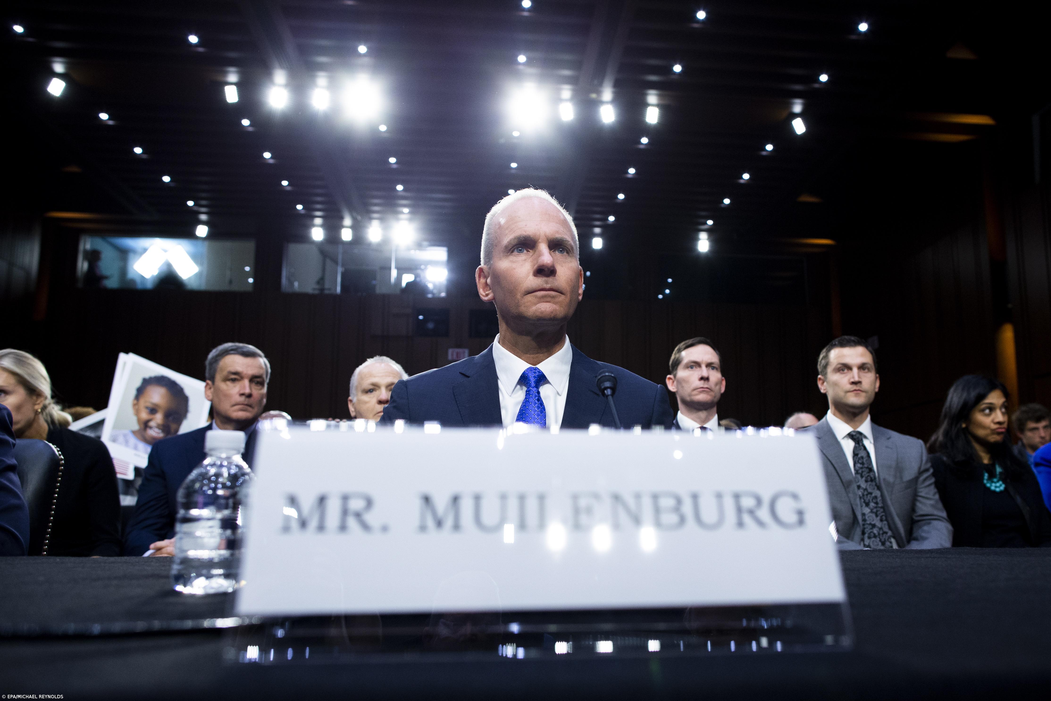 Boeing admite "erros" nos acidentes mortais dos 737 Max perante o Senado dos EUA – Imagem 1