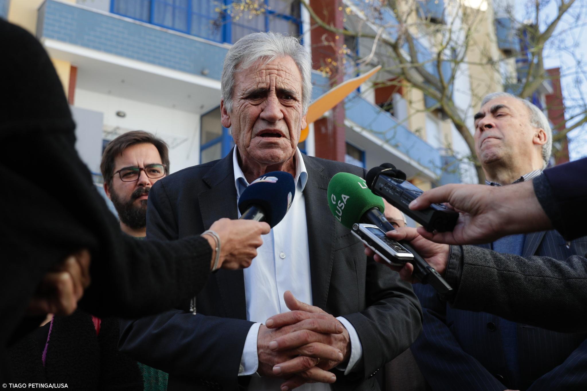 PCP quer mais verbas para bombeiros e diz que grandes empresas "comeram parte de leão" do `layoff´ – Imagem 1