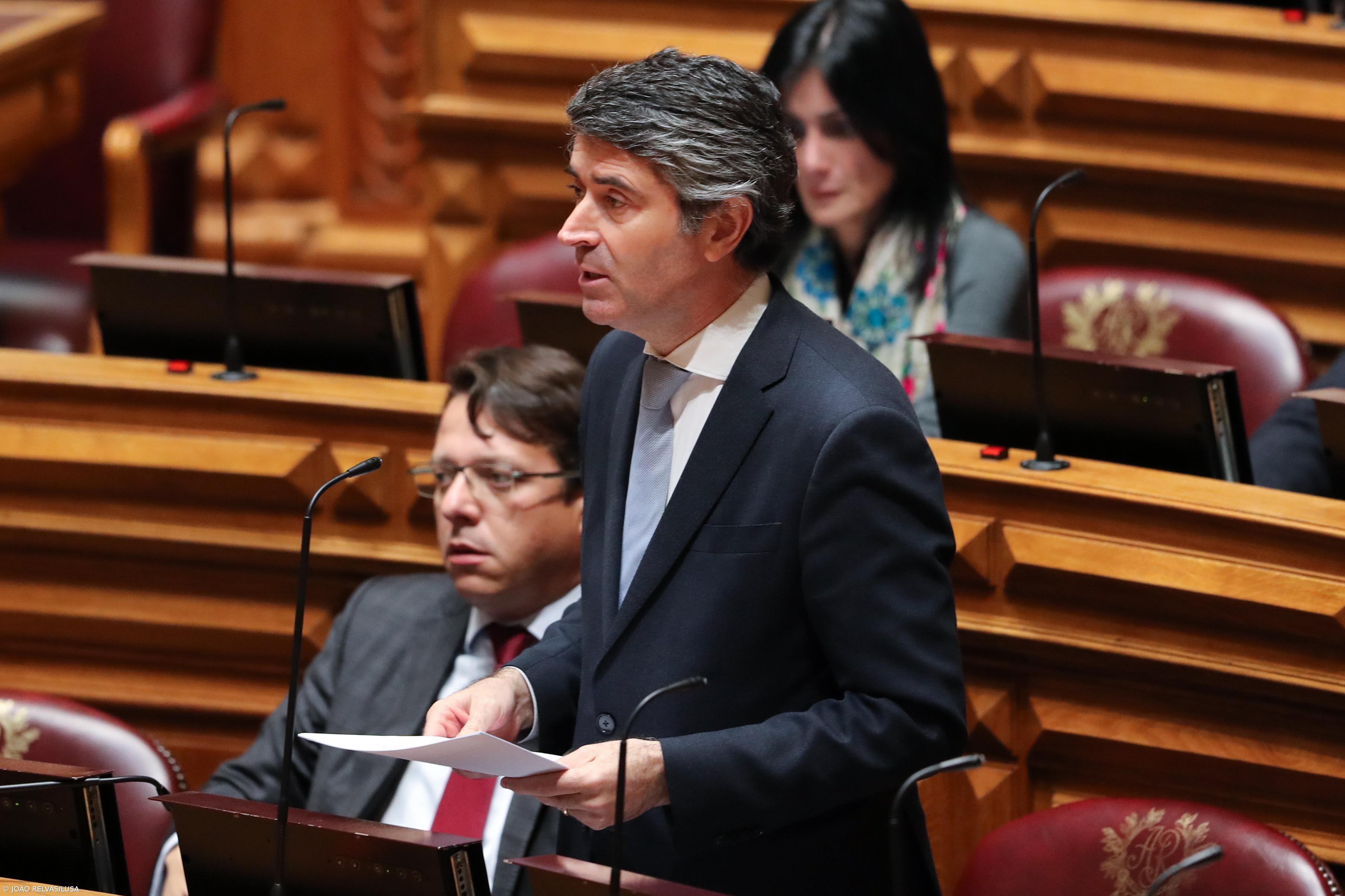 PS lamenta "abandono do centro político" e espera para ver propostas – Imagem 1