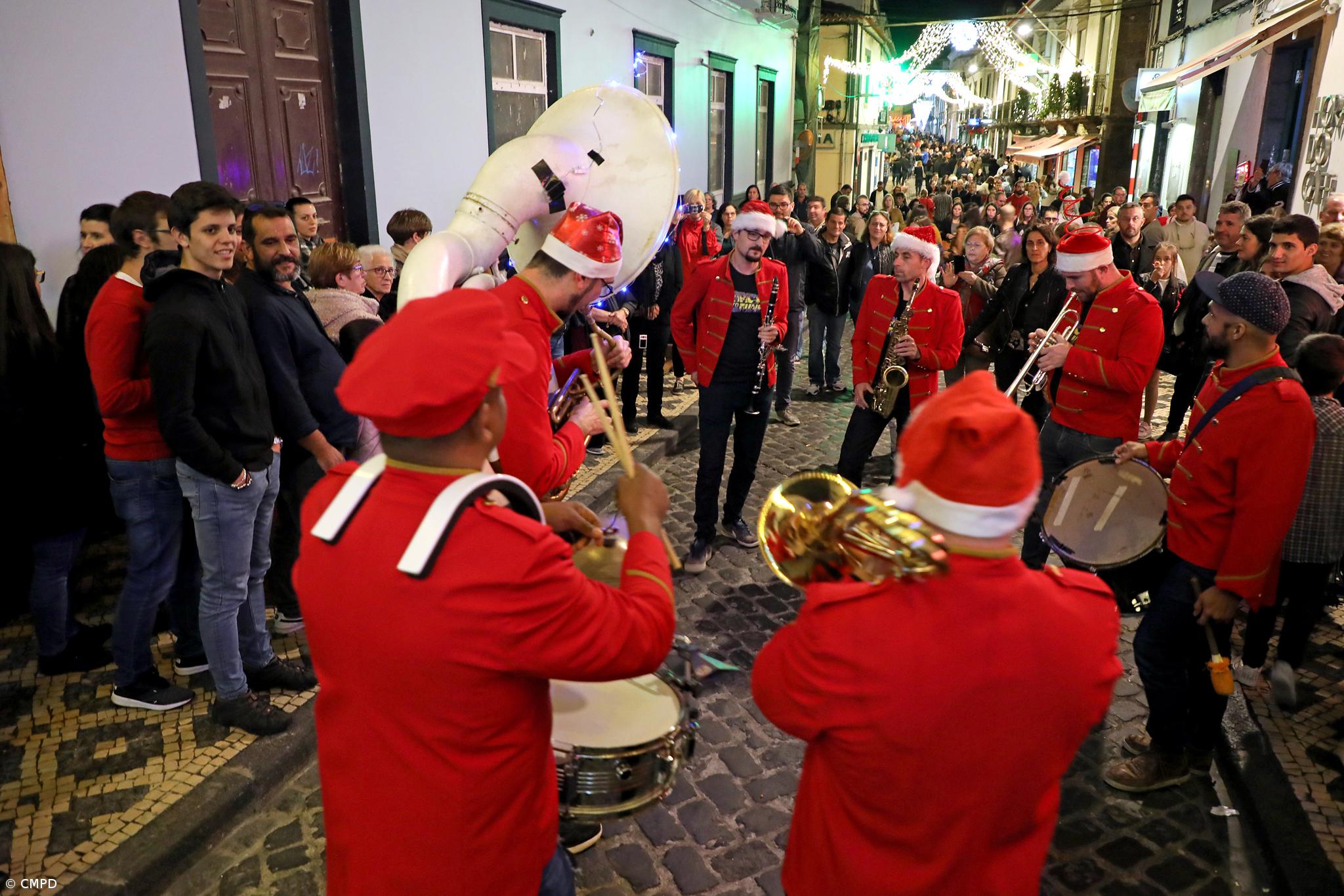 Músicas de Natal dão ritmo ao centro histórico de Ponta Delgada – Imagem 1