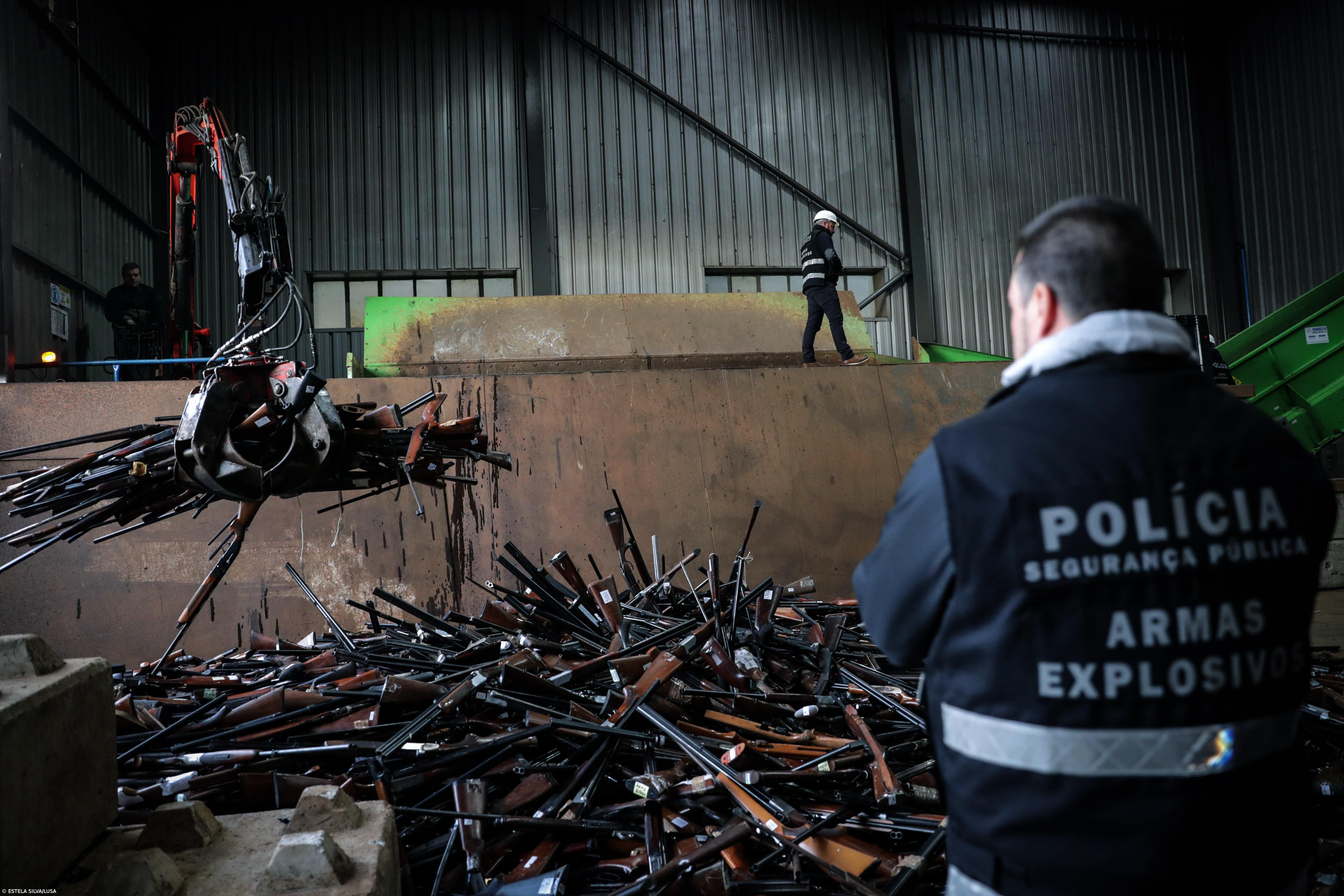 PSP destroi mais de 13.500 armas para assinalar Dia para a Eliminação da Violência contra Mulheres – Imagem 1