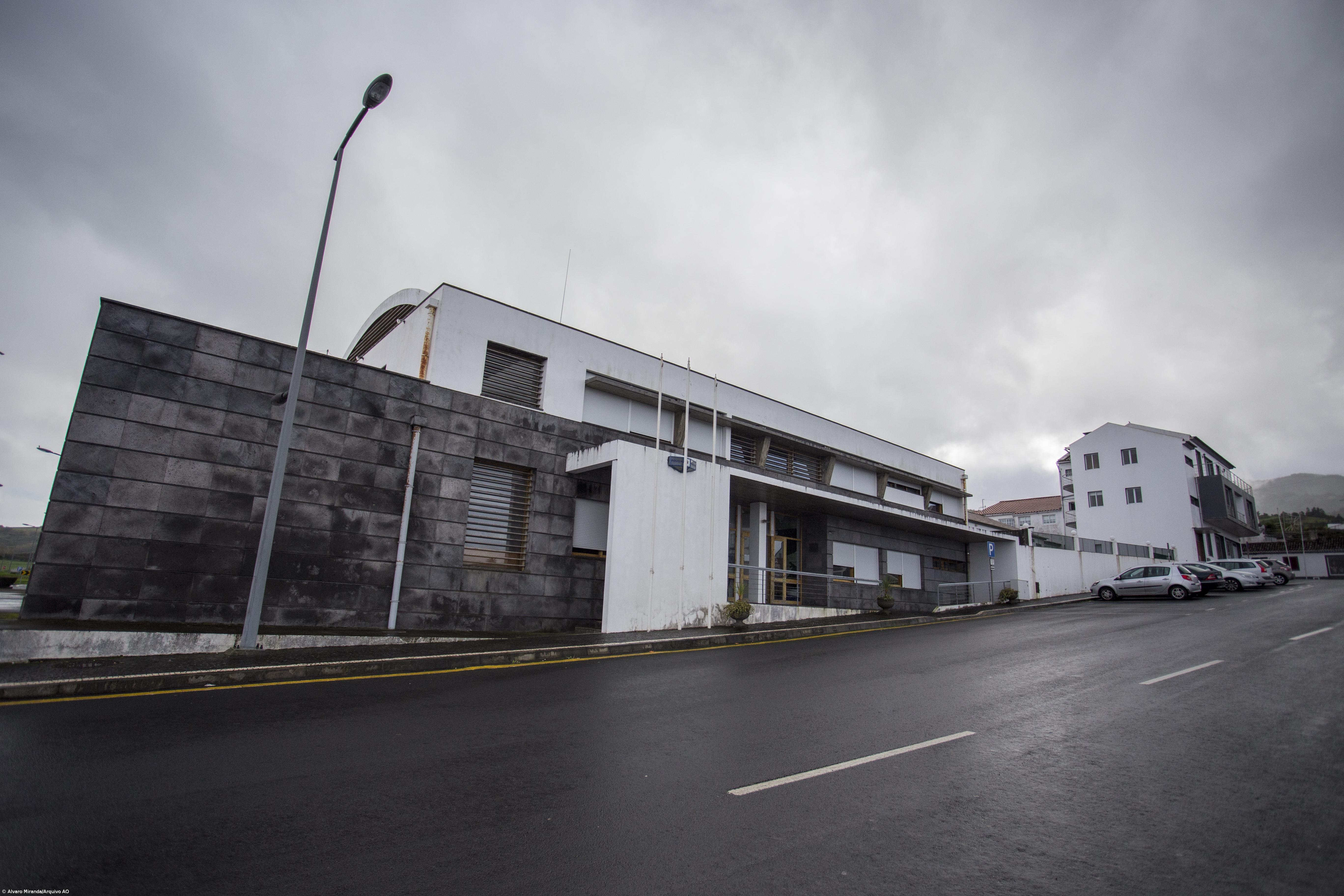 PSP investiga vaga de furtos a máquinas de tabaco na ilha de São Miguel – Imagem 1