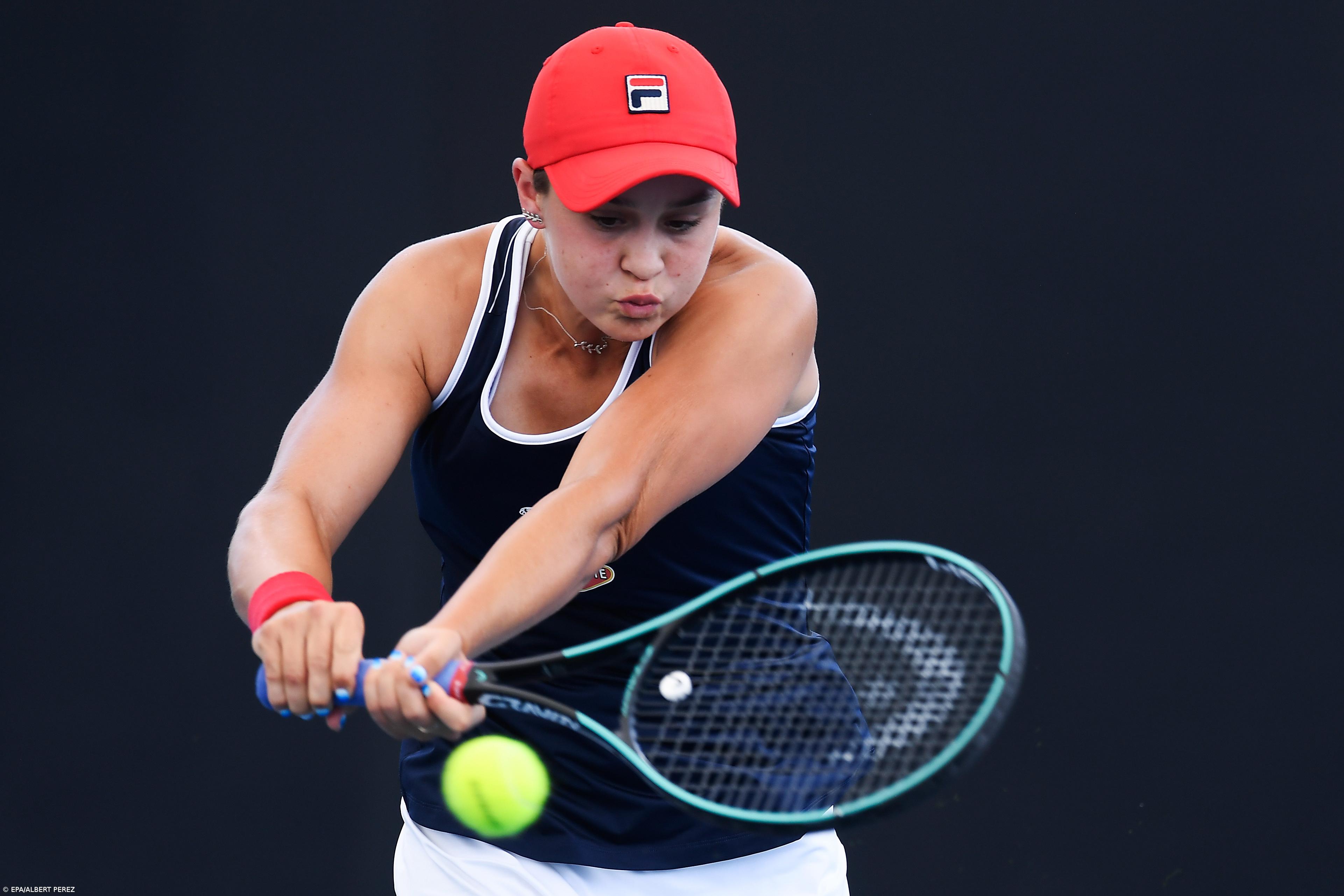 Tenista número um mundial Ashleigh Barty 'tomba' na estreia em Brisbane – Imagem 1