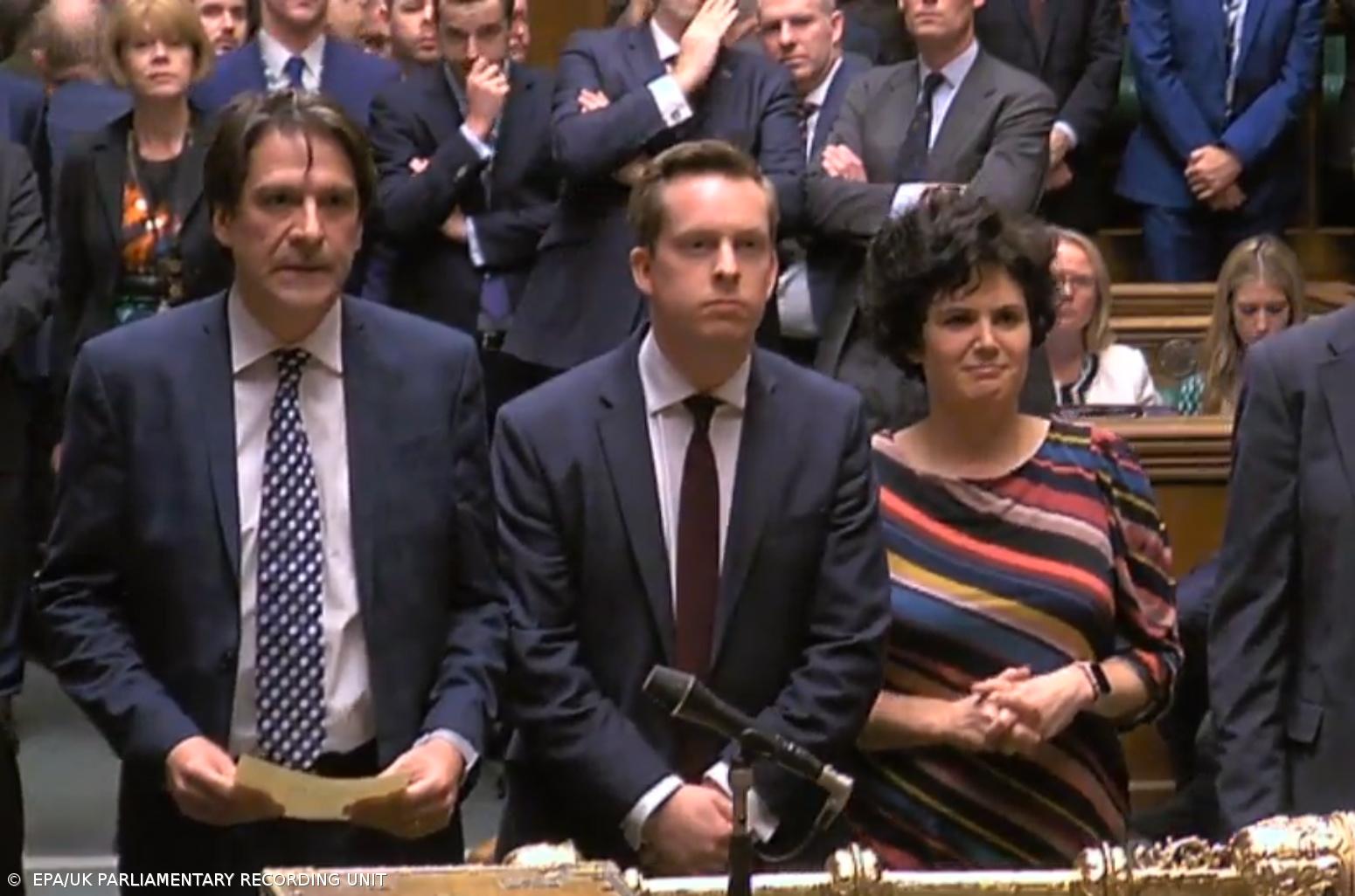 Parlamento britânico aprova legislação para formalizar saída da UE a 31 de janeiro – Imagem 1