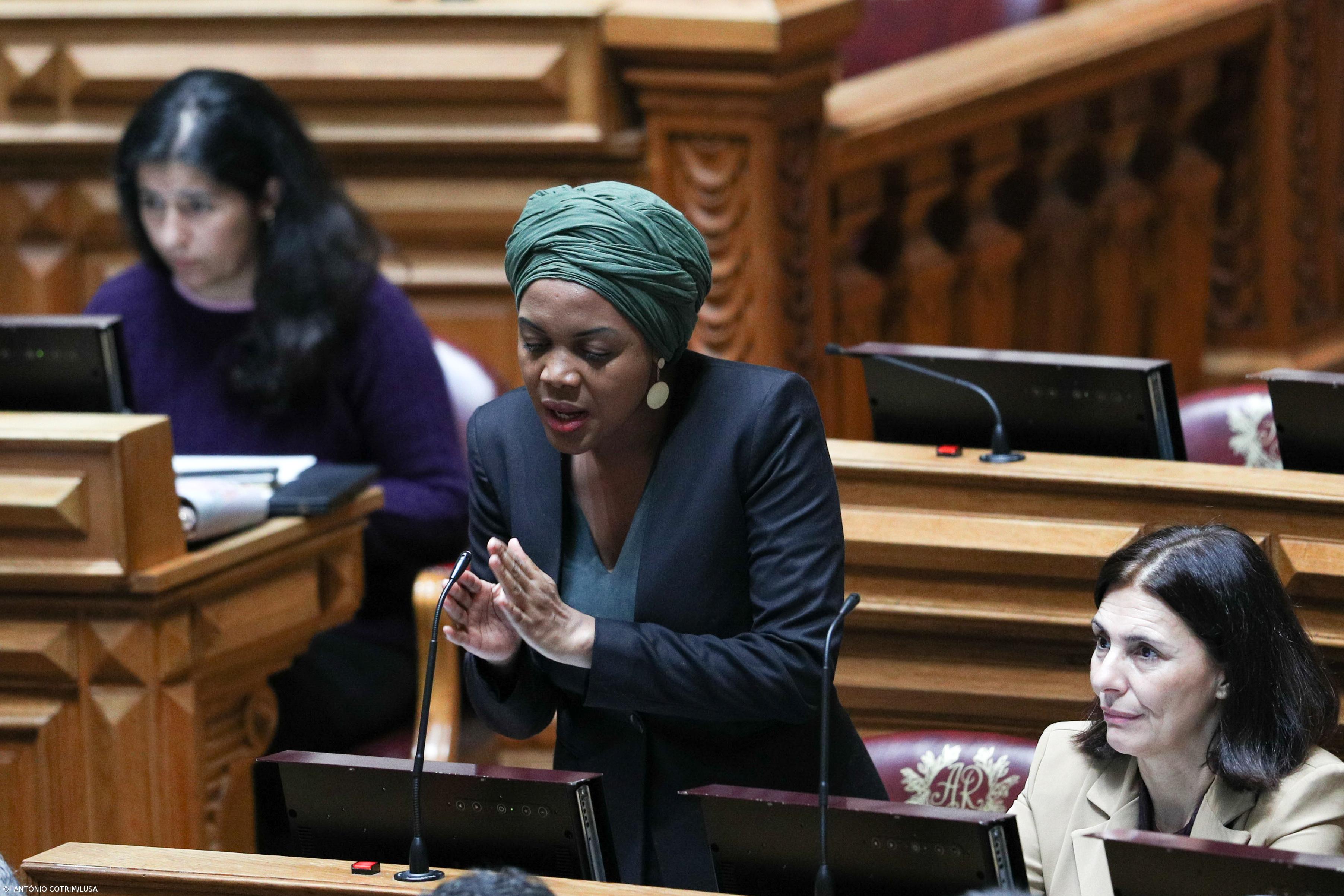 Joacine lança ‘site’ e afirma que “política representativa” não se encerra nos partidos – Imagem 1