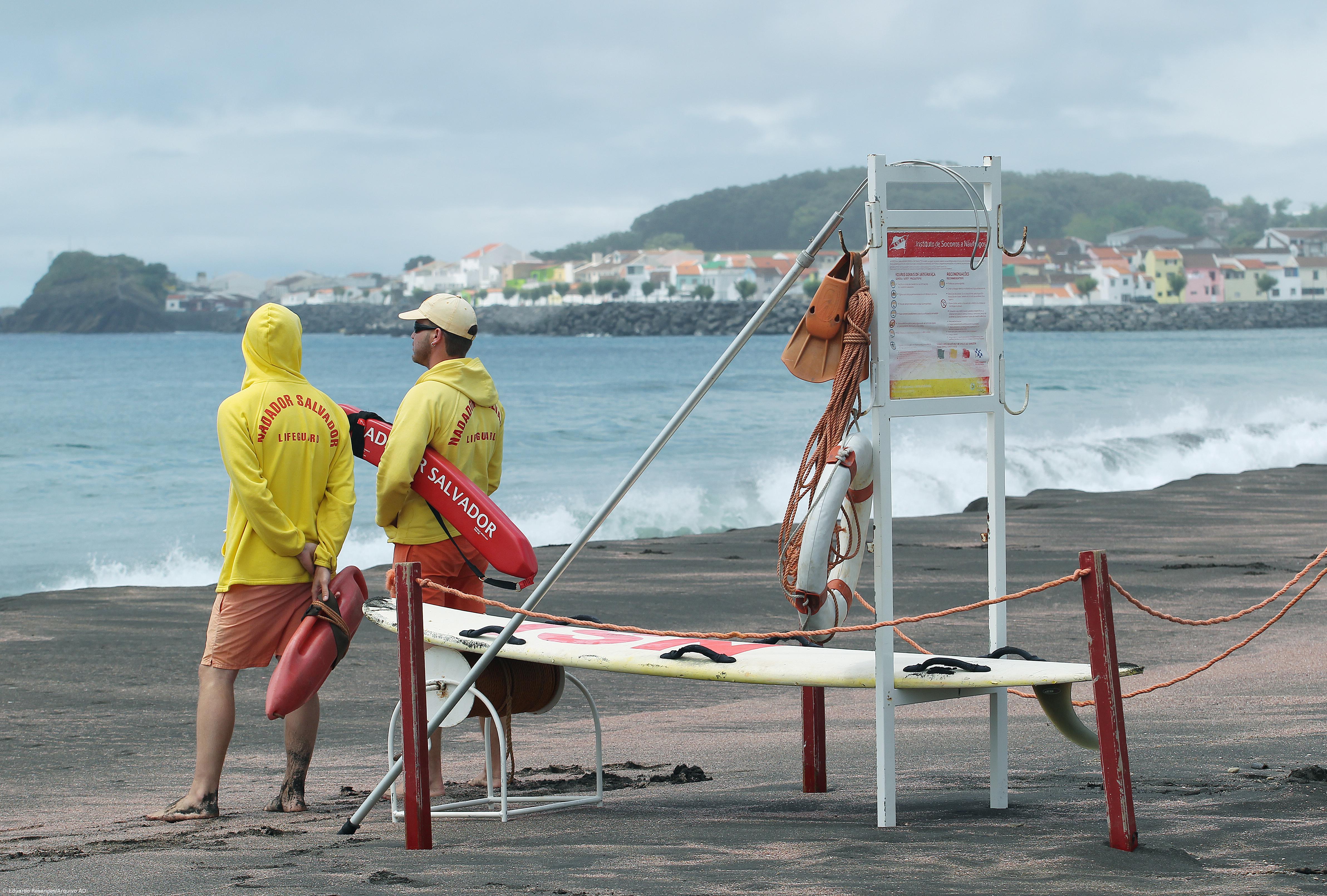 Levantada interdição às quatro zonas balneares de Ponta Delgada – Imagem 1
