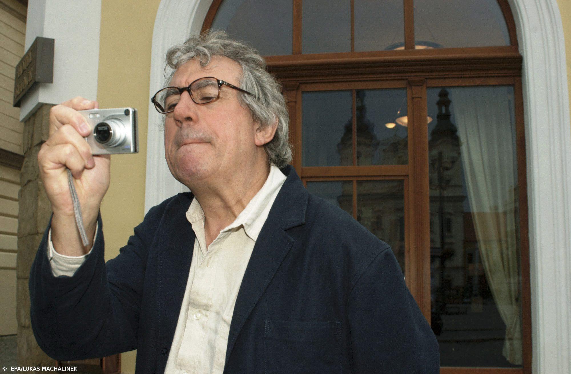 Morreu o ator e encenador Terry Jones, um dos Monty Python – Imagem 1