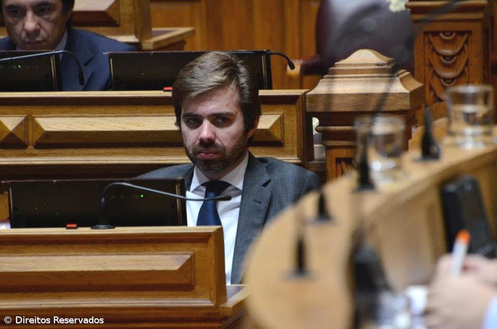 João Almeida e Telmo Correia apelam emocionados à salvação do partido – Imagem 1