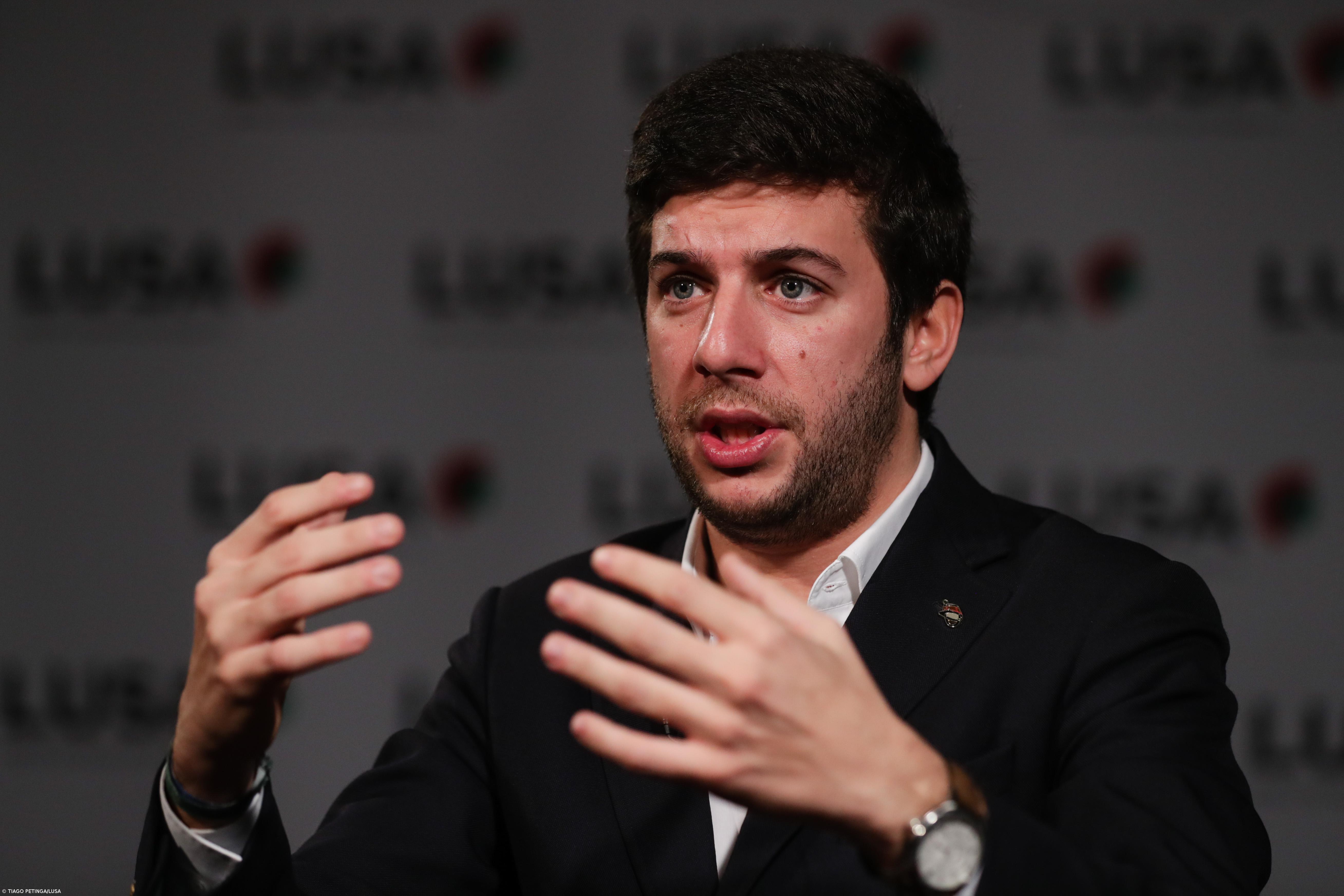 Críticos dizem que líder tem “medo” de ir a votos, Rodrigues dos Santos acusa-os de “terrorismo” – Imagem 1