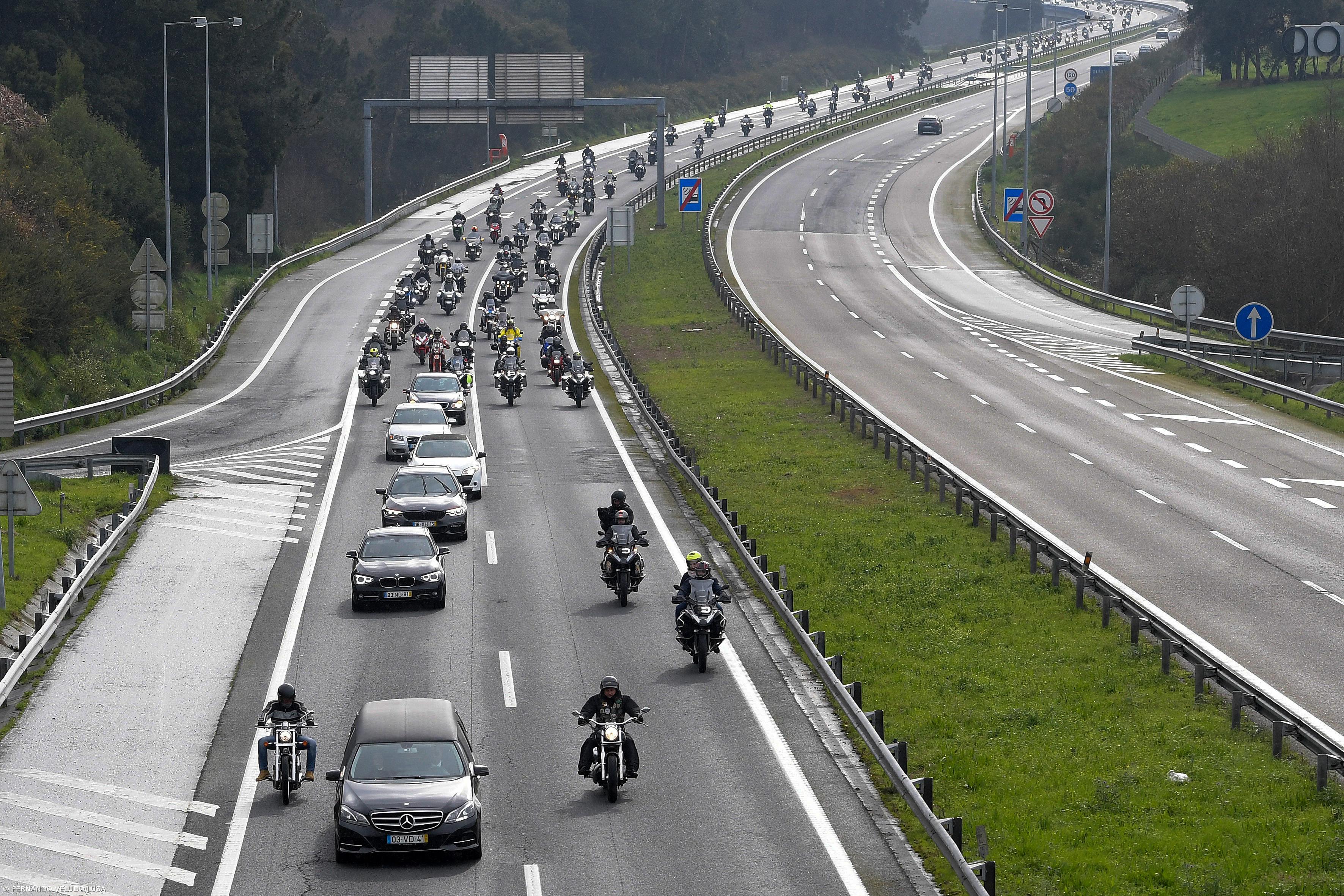 Cortejo fúnebre acompanhado por uma centena de ‘motards’ – Imagem 4