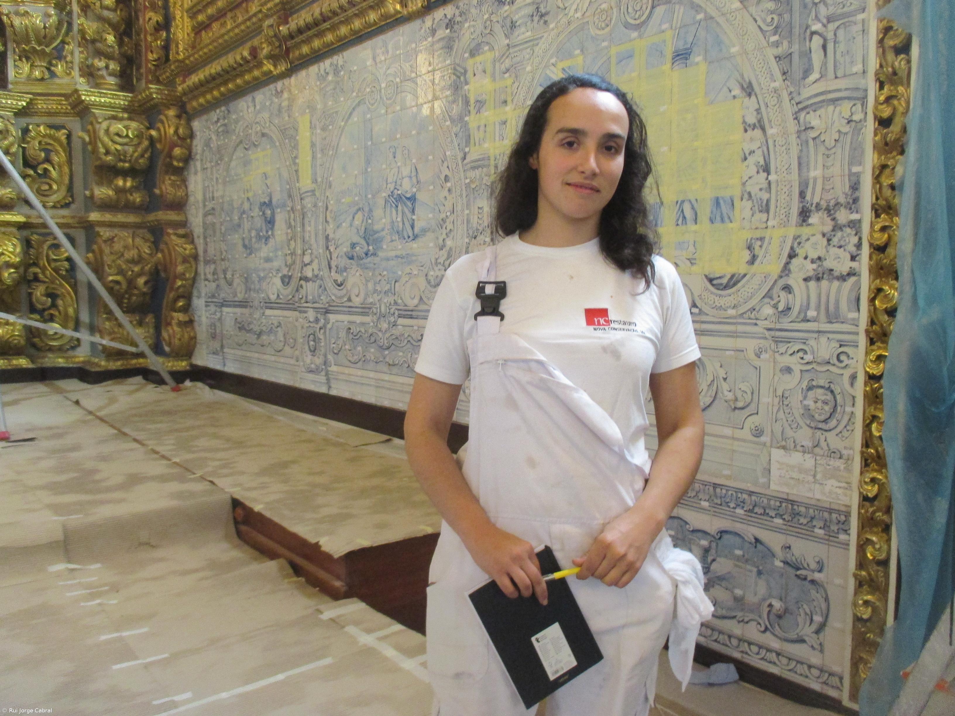 Equipa restaura azulejos que contam vida de Madre Teresa – Imagem 1