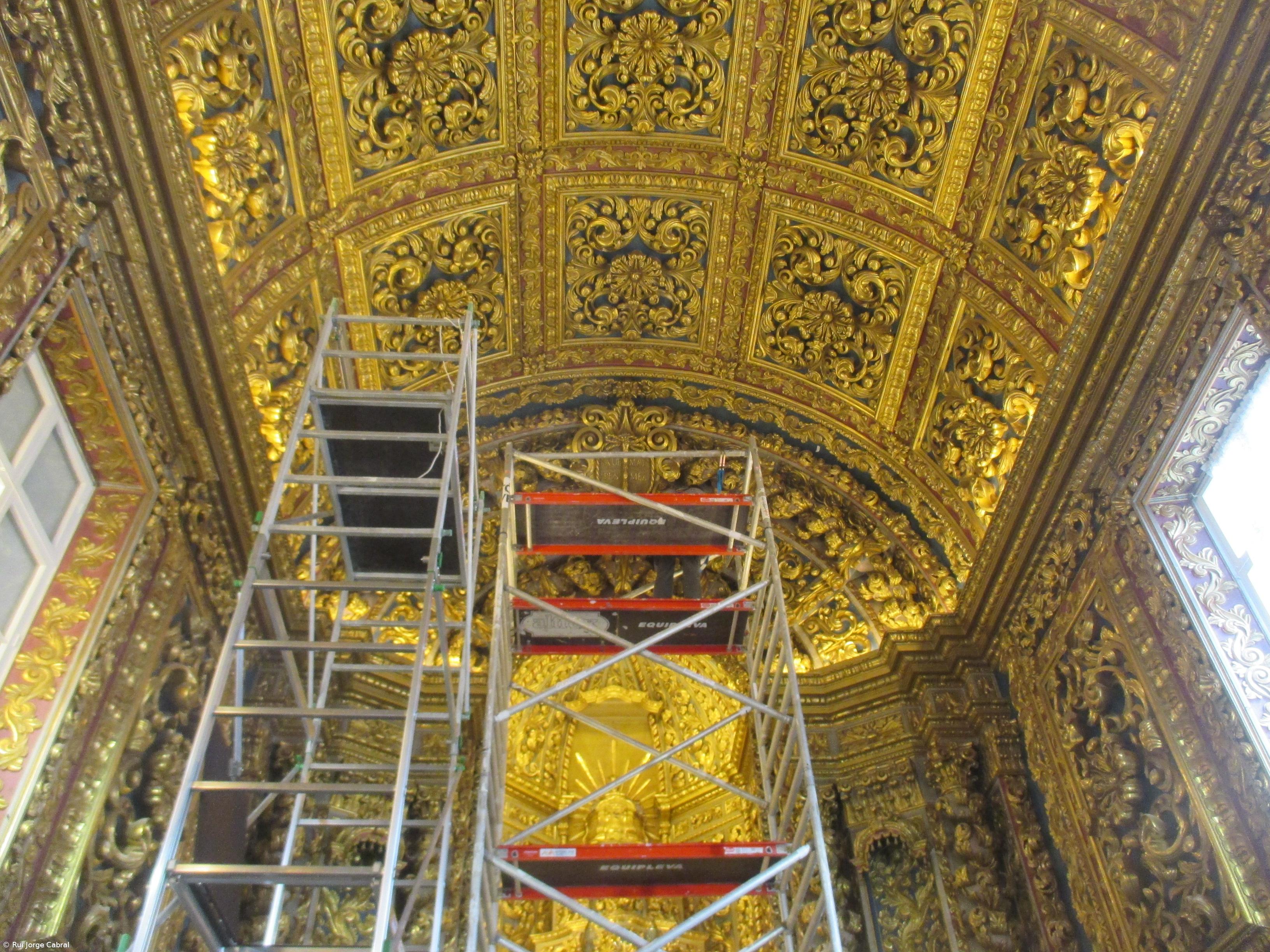 Equipa restaura azulejos que contam vida de Madre Teresa – Imagem 2