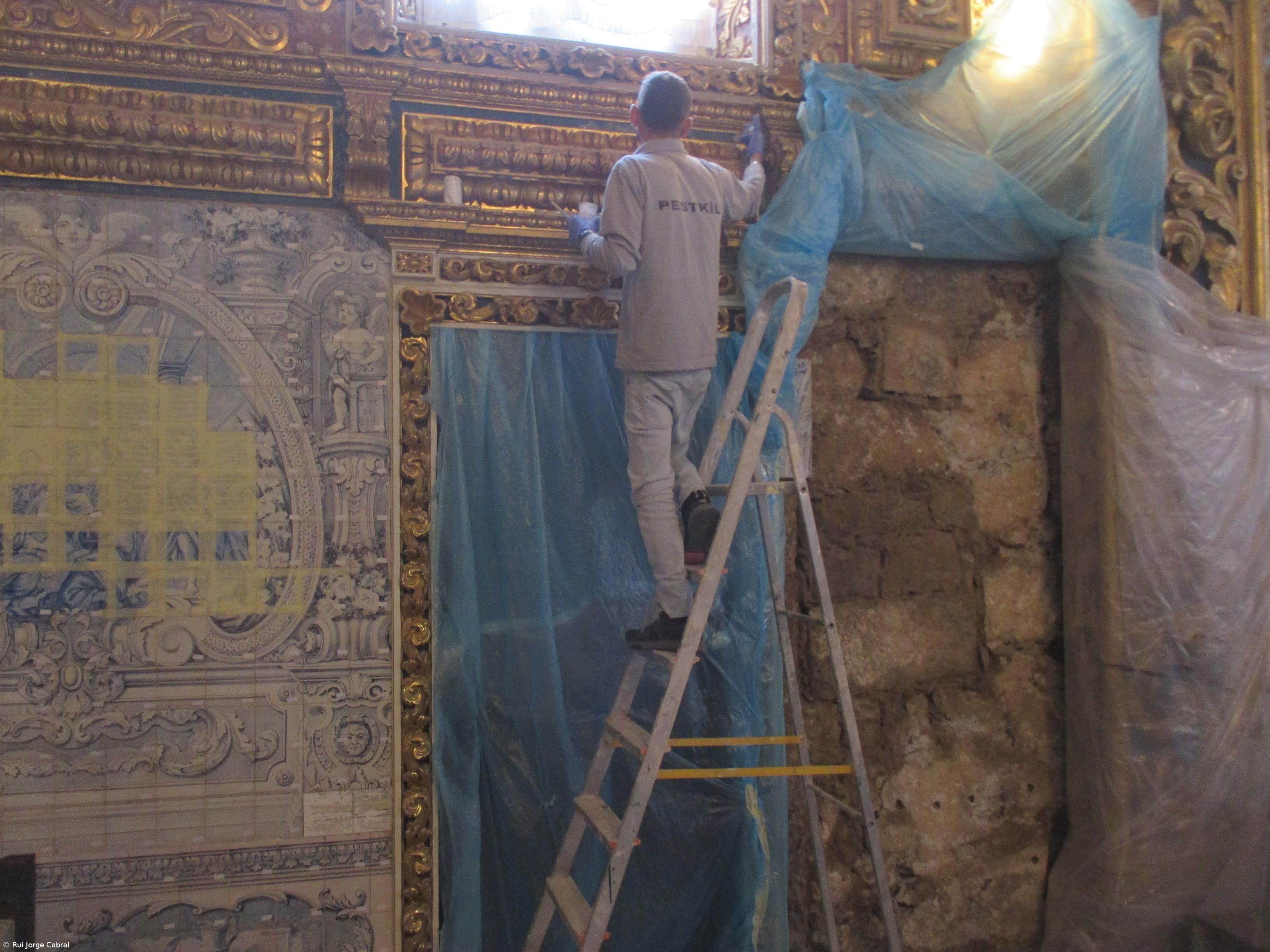 Equipa restaura azulejos que contam vida de Madre Teresa – Imagem 5