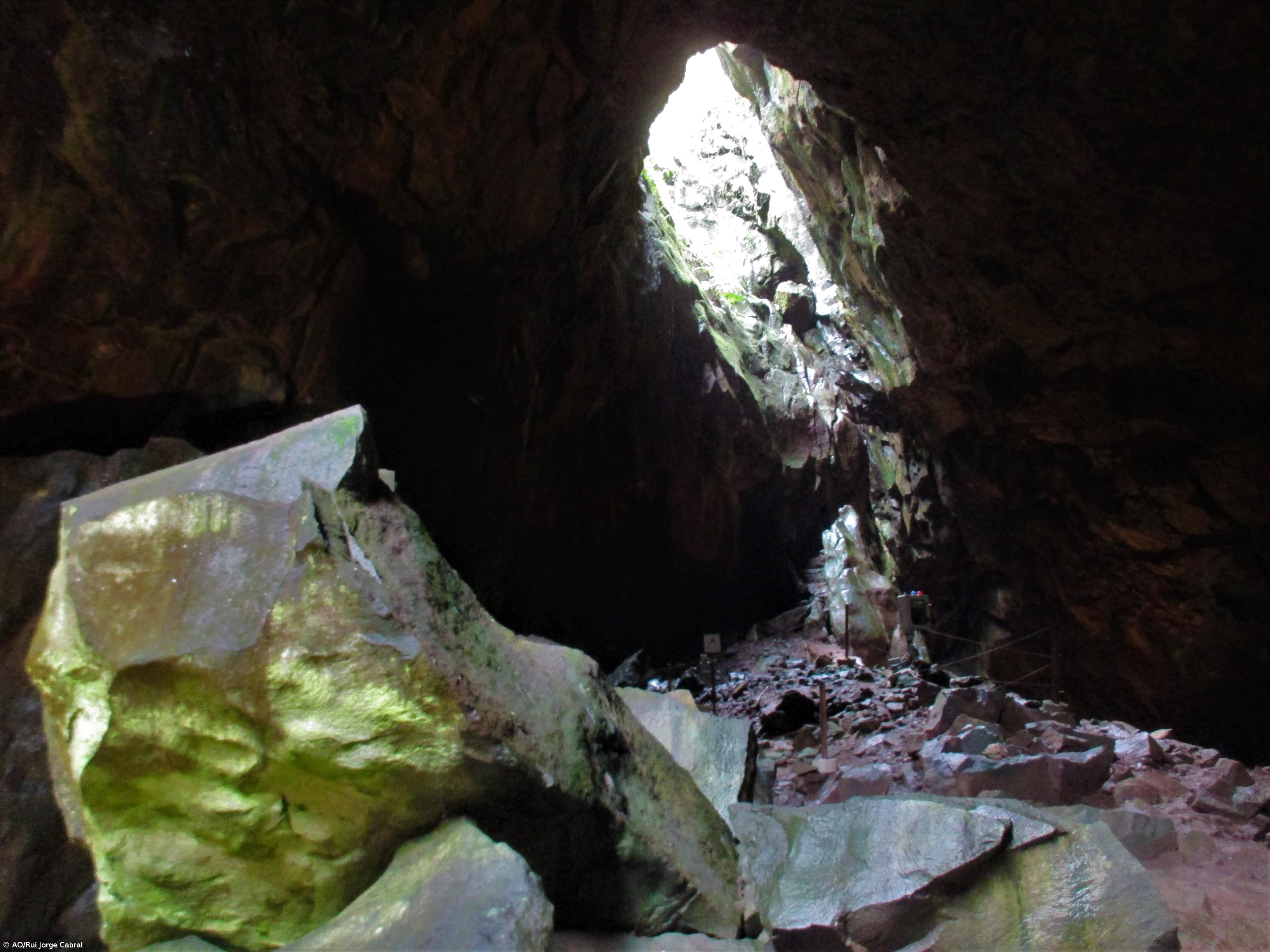 Maior abóbada vulcânica da Europa com recorde de visitas – Imagem 5