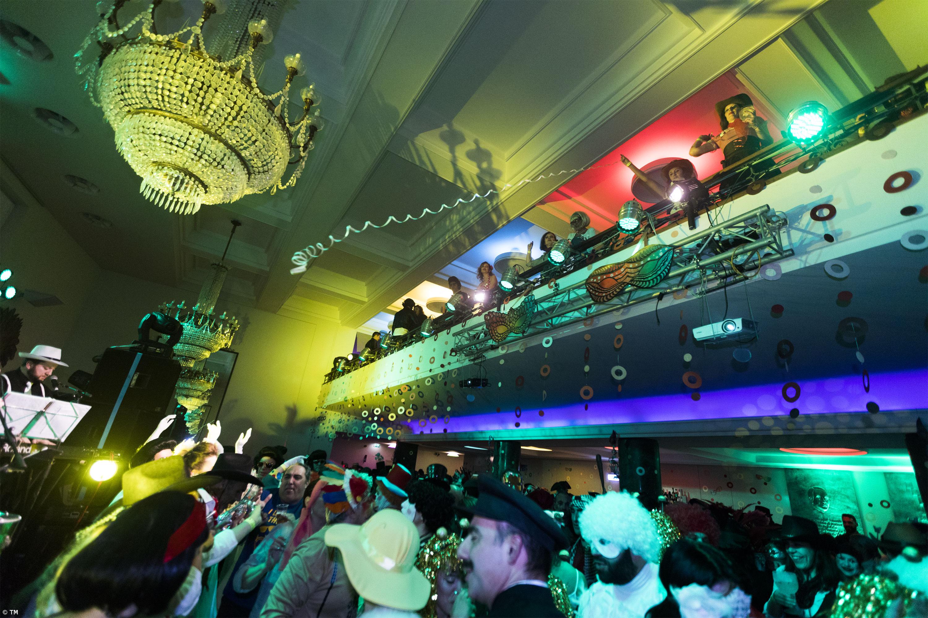 Baile de Máscaras no Teatro Micaelense – Imagem 1