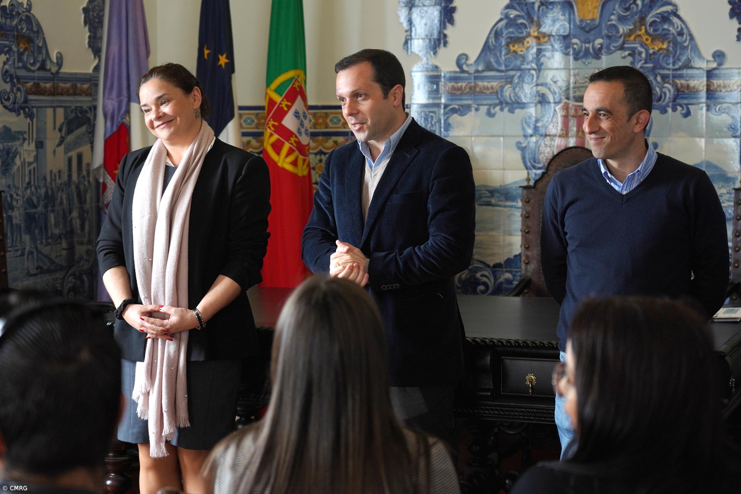 Câmara da Ribeira Grande entrega primeiros cartões do programa abem: – Imagem 1