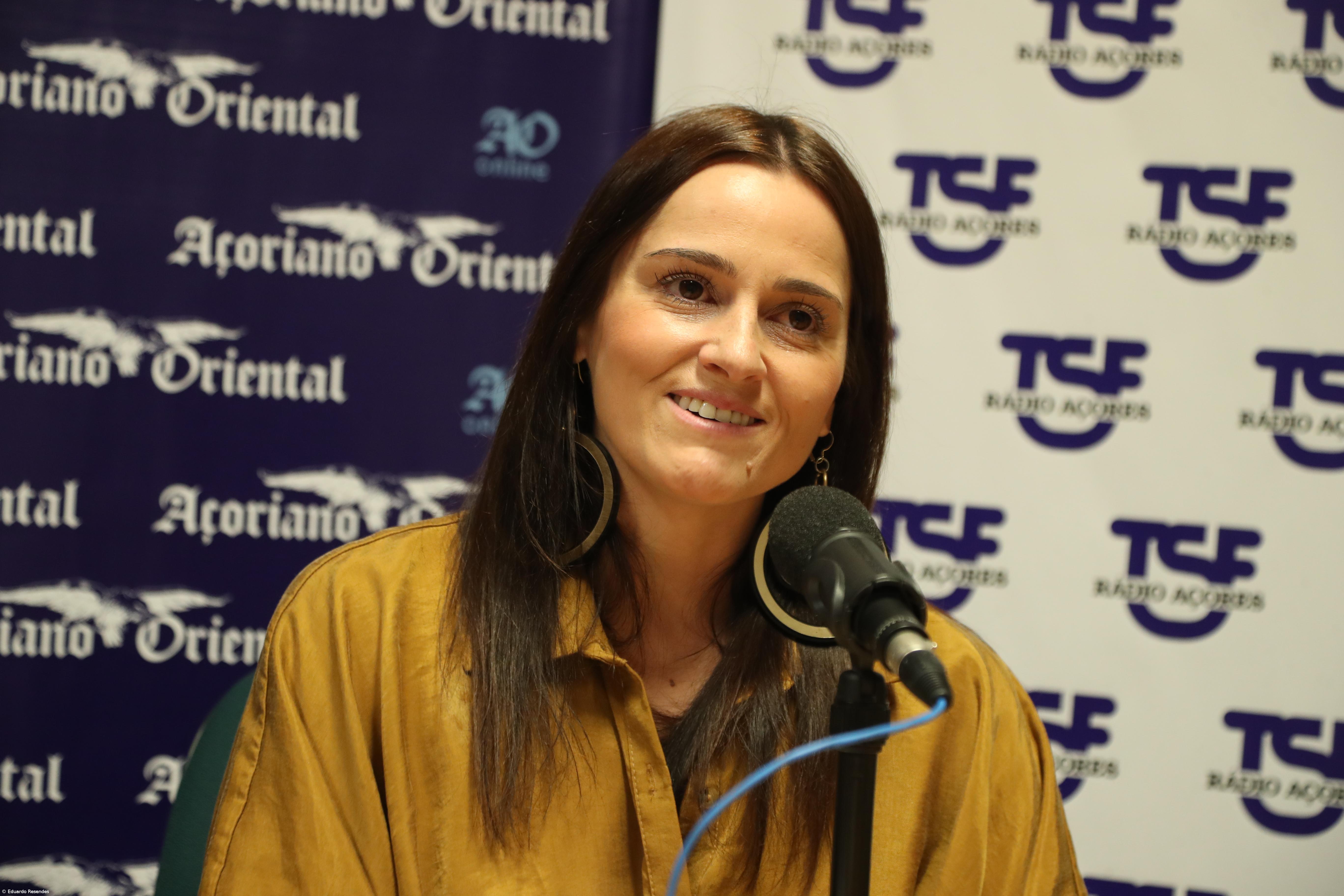 “Quando me sinto inspirada a tela chama-me” – Imagem 1