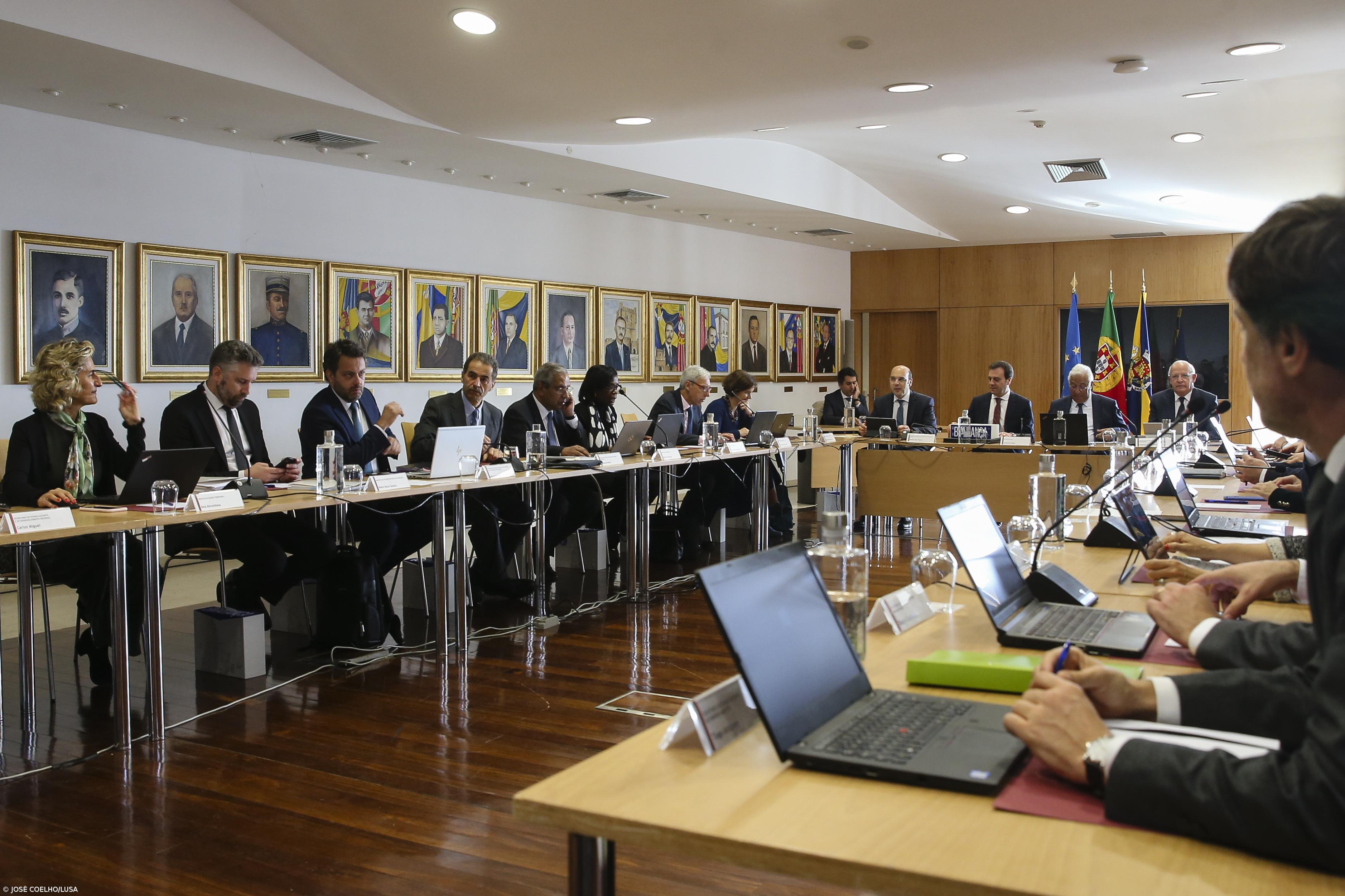 Governo aprova incentivos para funcionários públicos que decidam ir trabalhar para o Interior – Imagem 1