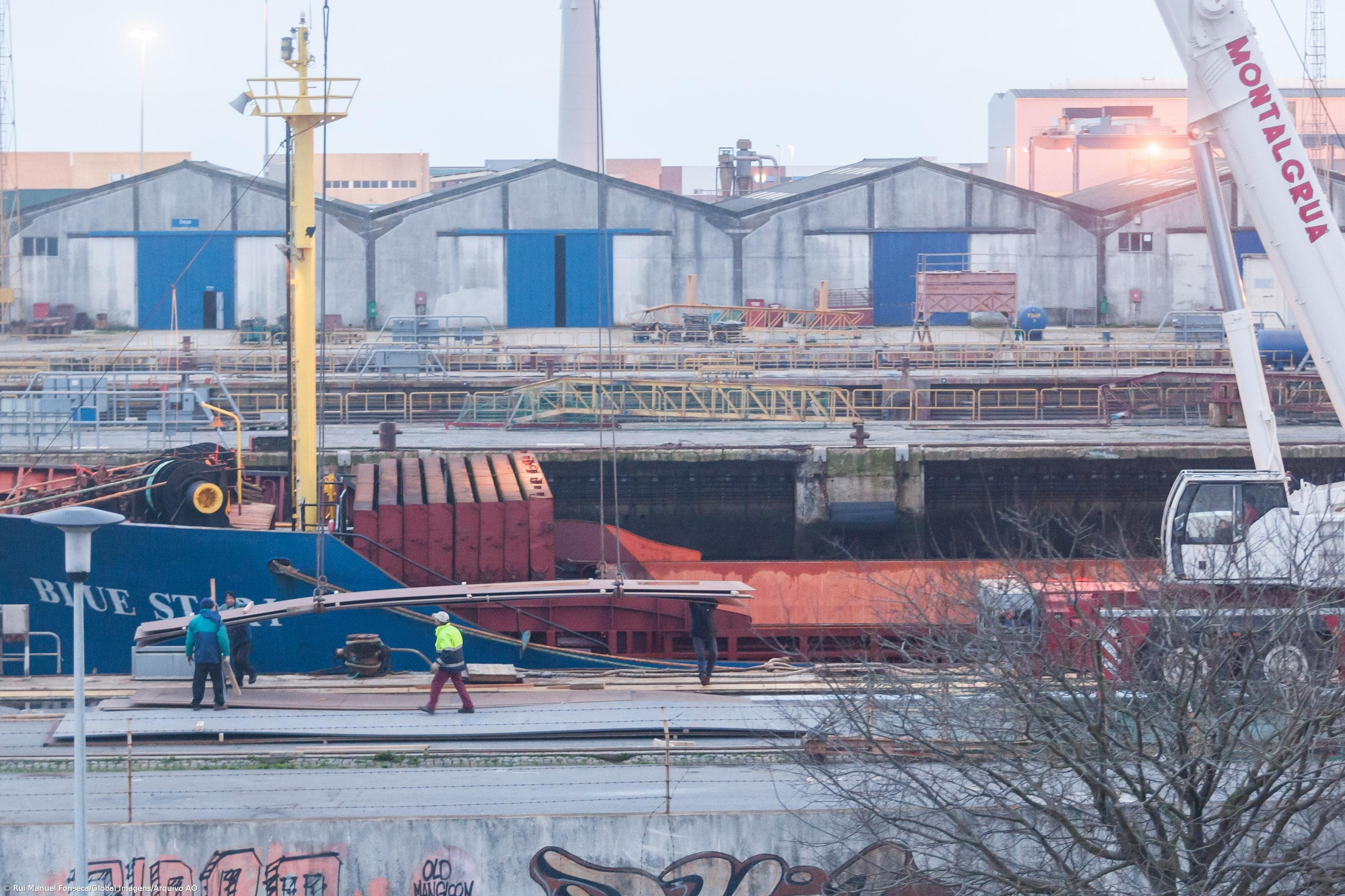 Trabalhadores oriundos de Itália impedidos de entrar em estaleiros de Viana do Castelo – Imagem 1