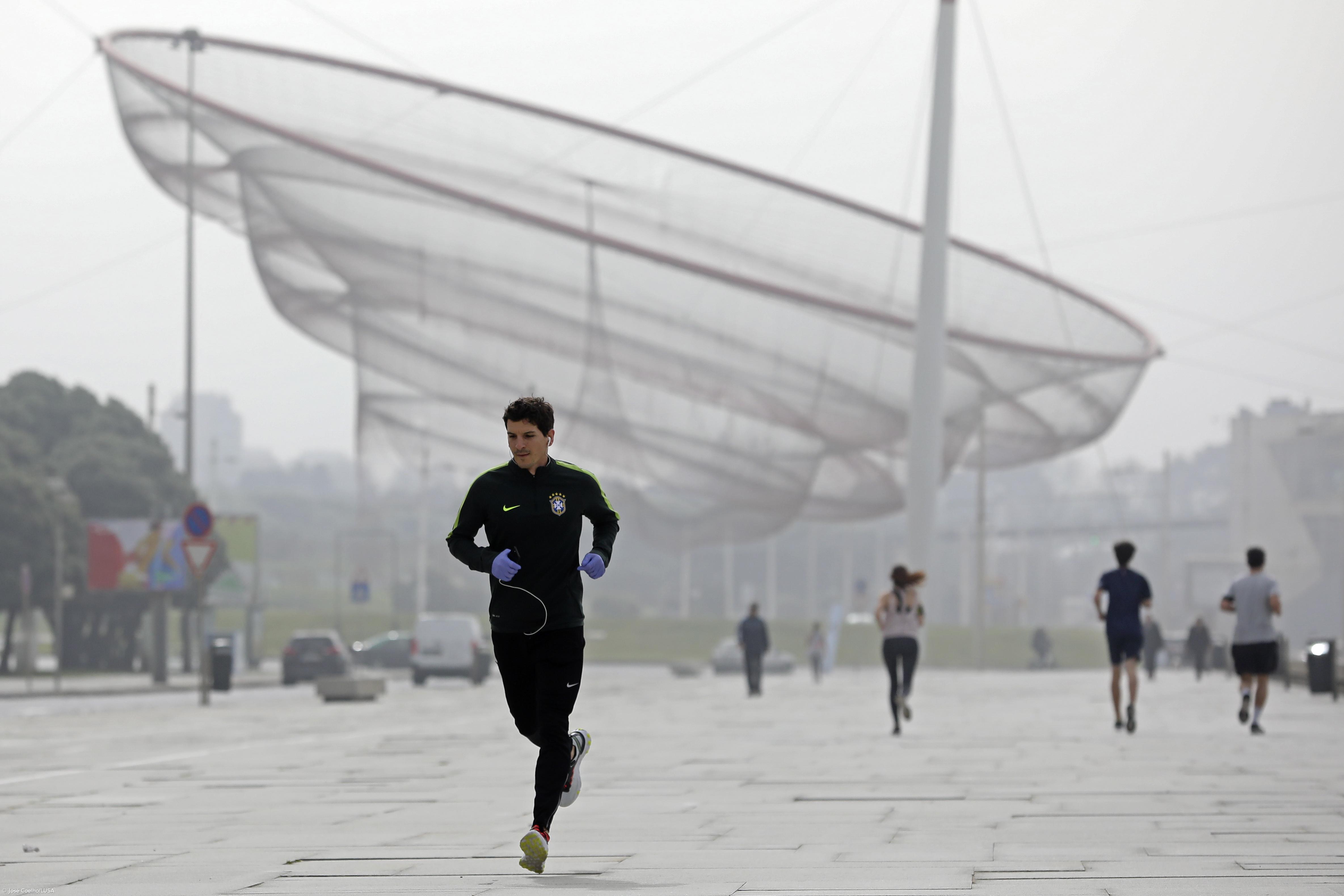 Caminhar e correr para manter a cabeça sem estado de emergência – Imagem 1