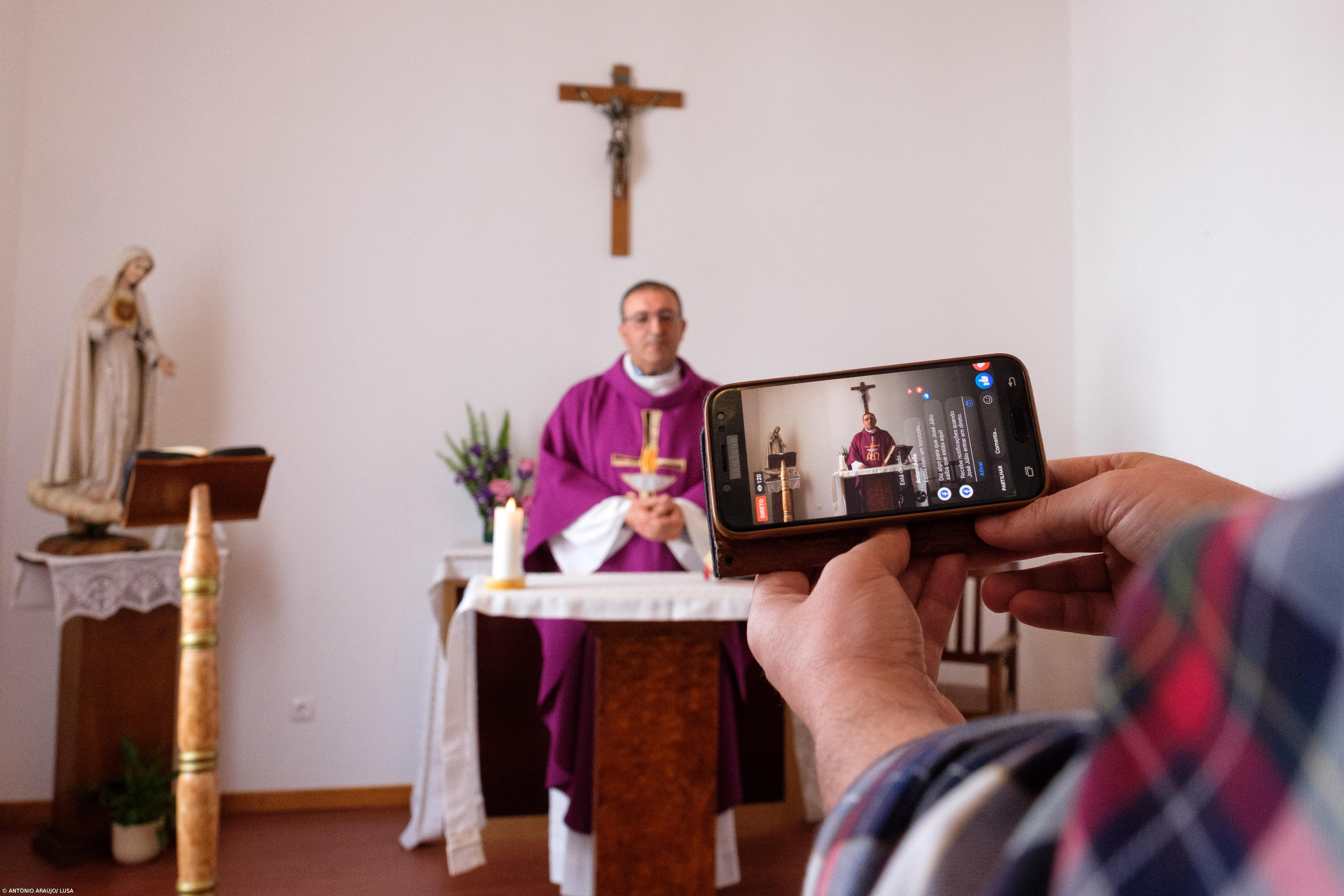 Quando a missa e as palavras de conforto chegam pelas redes sociais – Imagem 1