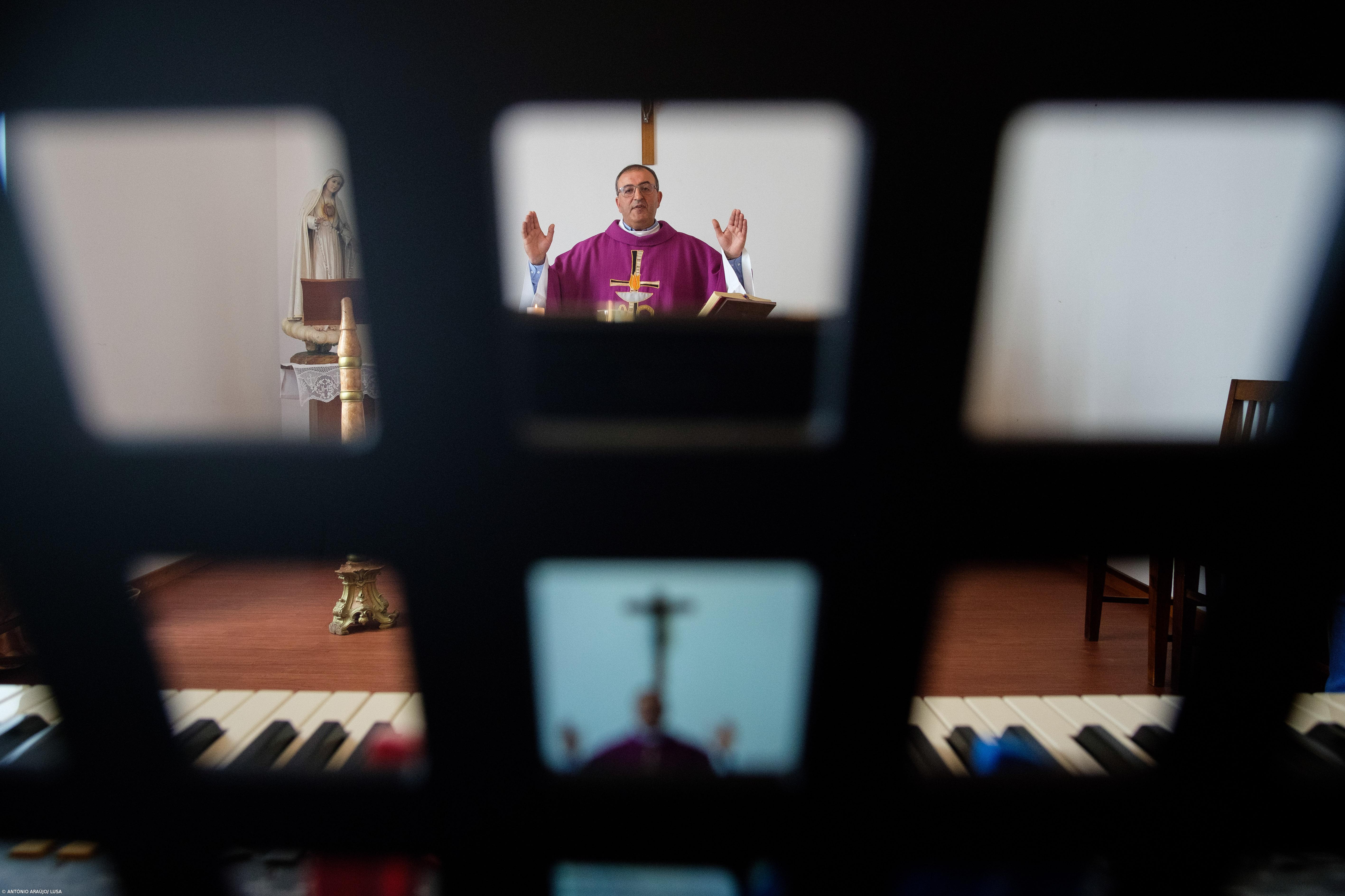 Quando a missa e as palavras de conforto chegam pelas redes sociais – Imagem 3