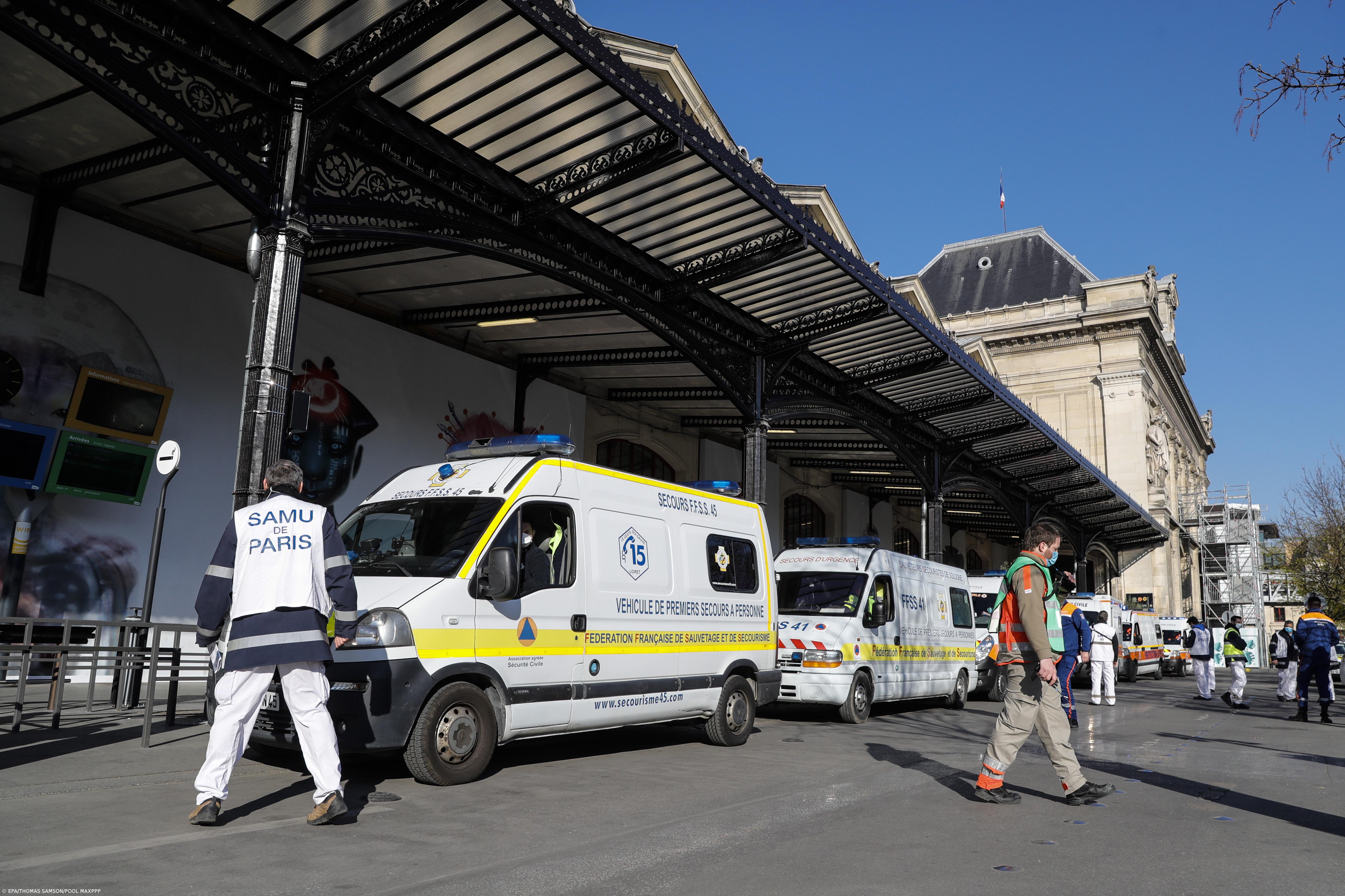Número de hospitalizações e mortes continuam em baixa em França – Imagem 1