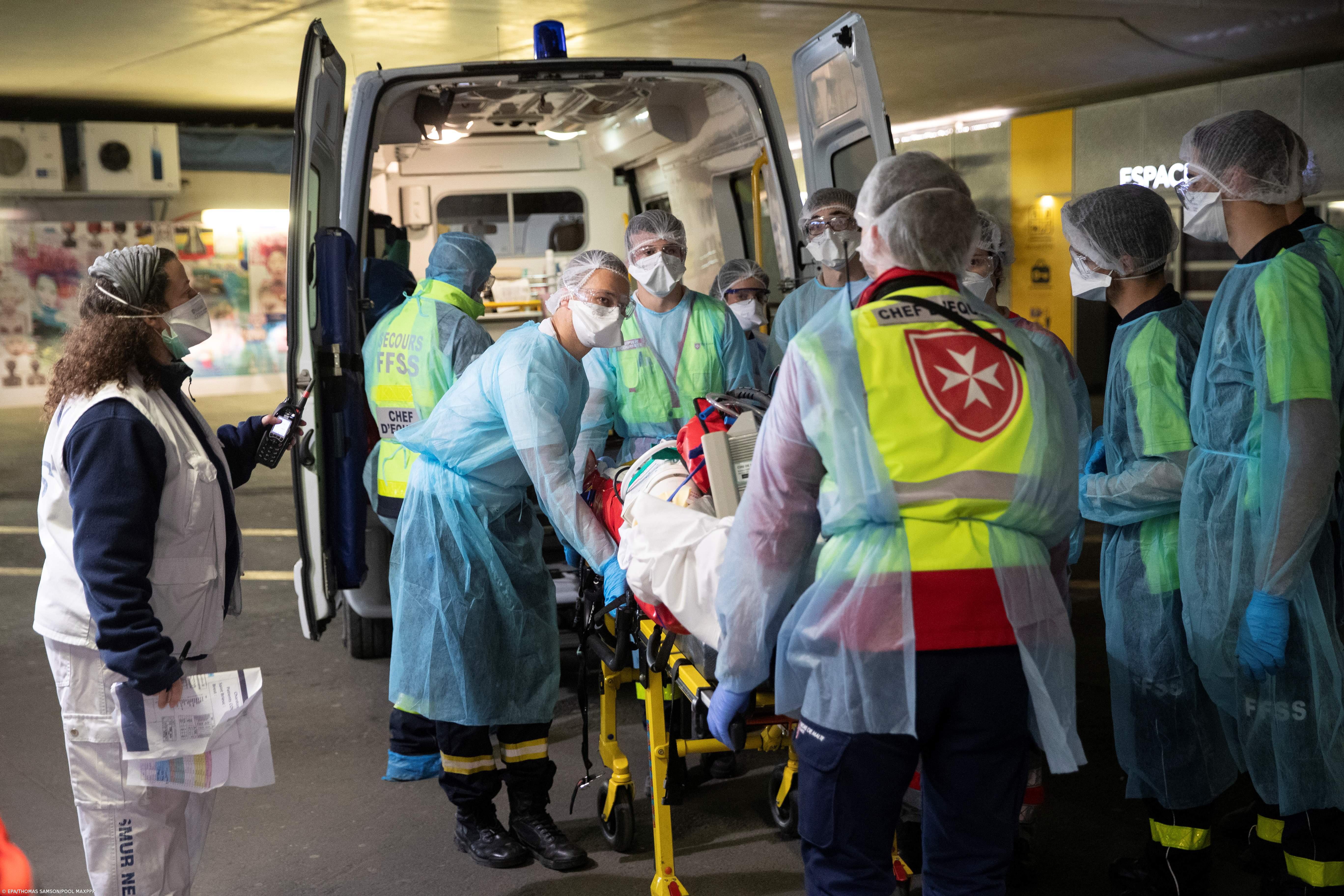 França regista novo recorde diário com 32.427 casos de infeção – Imagem 1