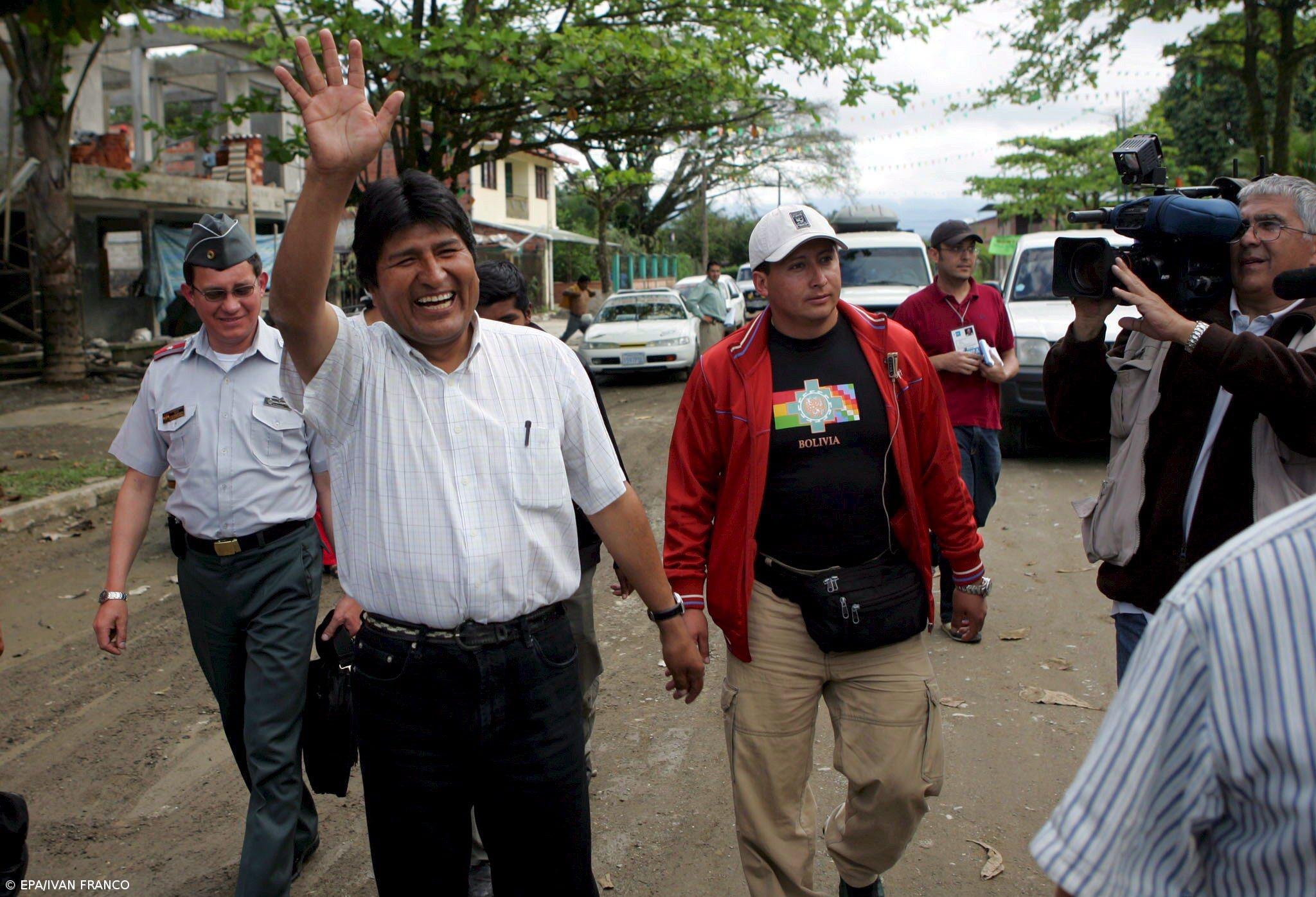 Evo Morales anuncia o fim do analfabetismo na Bolívia – Imagem 1