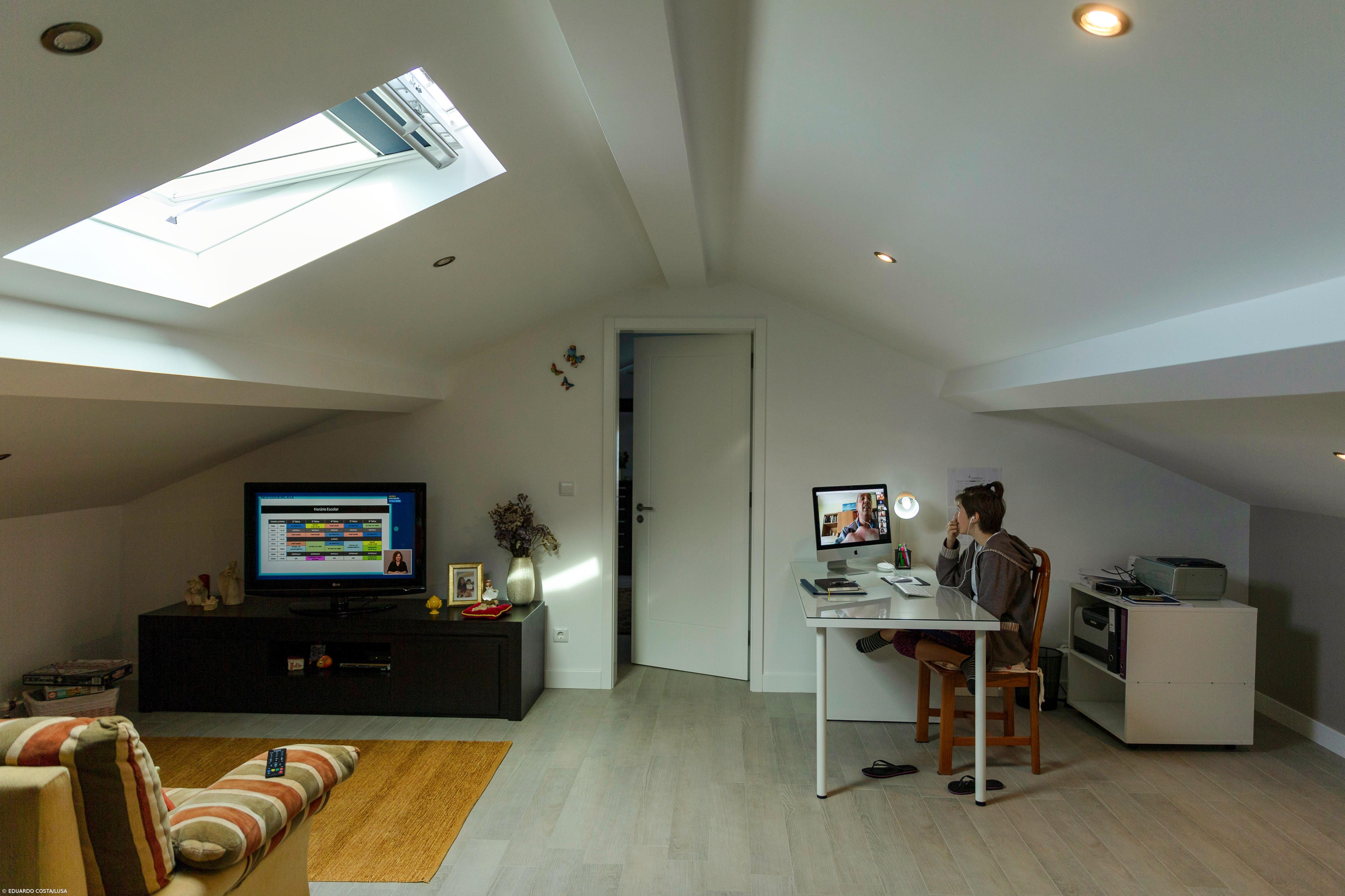 Pais e professores em São Miguel tentam ainda adaptar-se ao ensino digital – Imagem 1