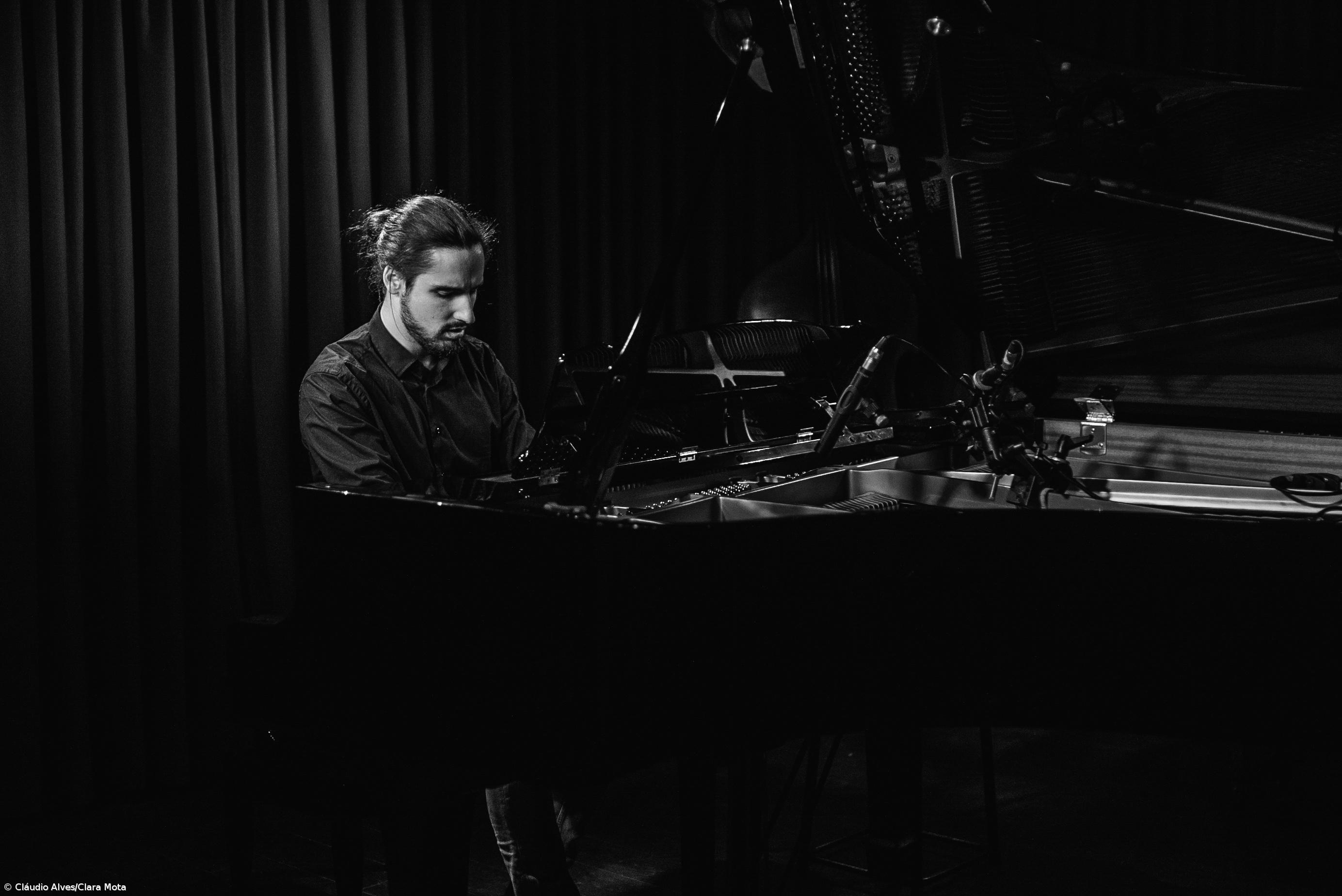 "É necessária uma política cultural que vise estabilizar a condição dos artistas" – Imagem 1