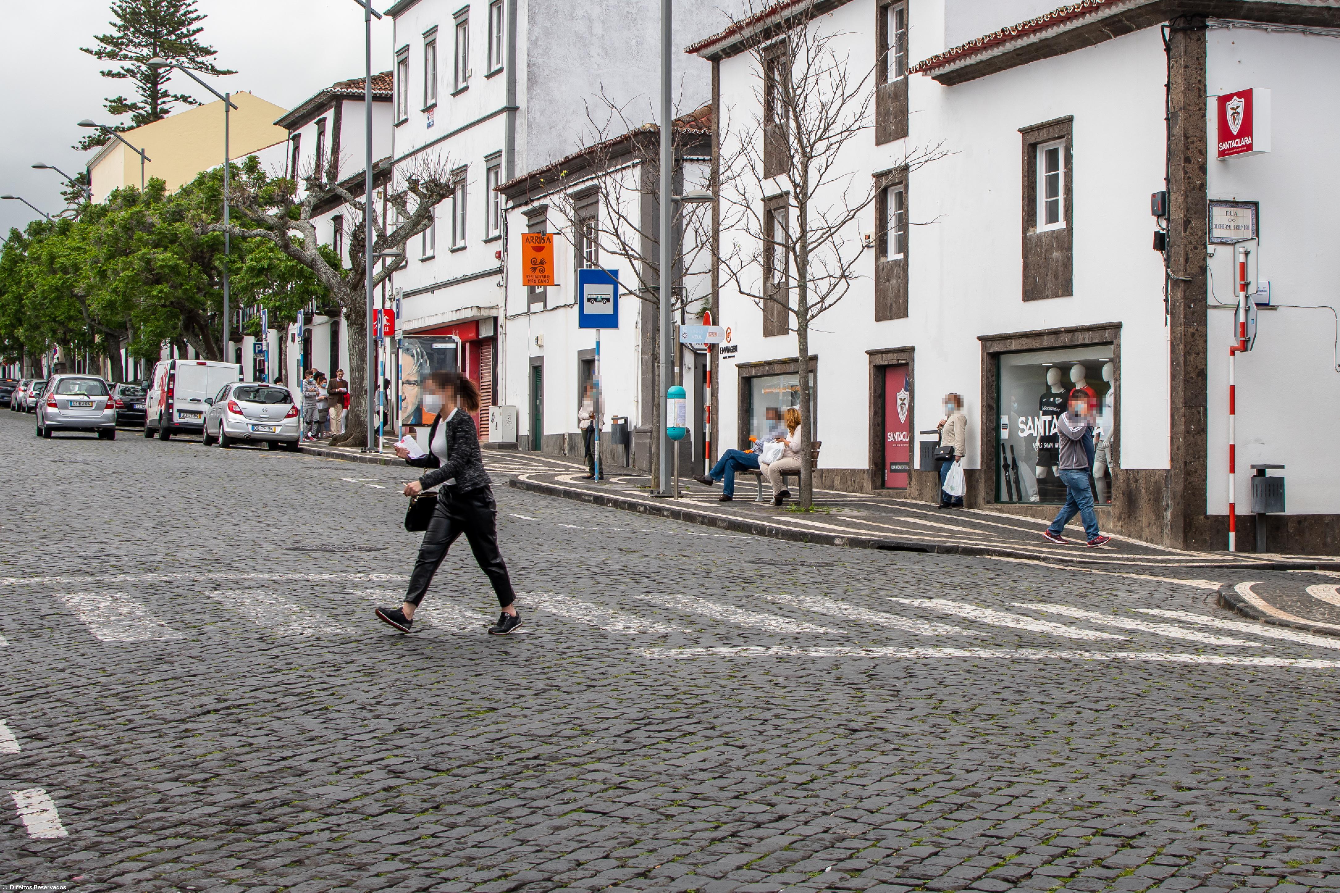 Circulação de carros e pessoas aumentou em Ponta Delgada  – Imagem 1