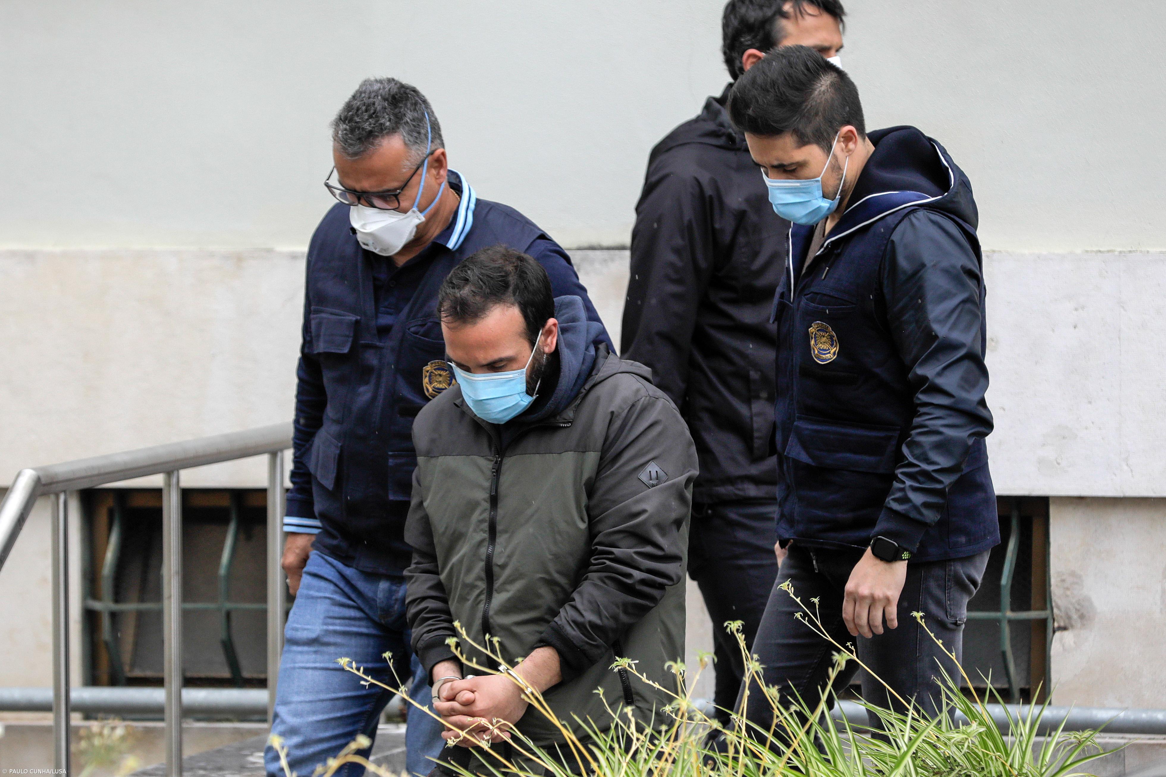 Pai e madrasta de criança encontrada morta em Peniche ficam em prisão preventiva – Imagem 1