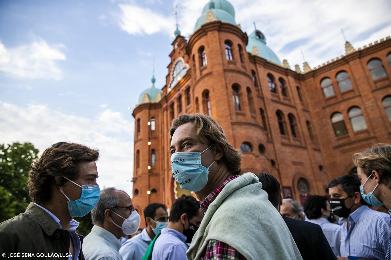 Cerca de cem artistas tauromáquicos manifestaram-se junto ao Campo Pequeno – Imagem 3