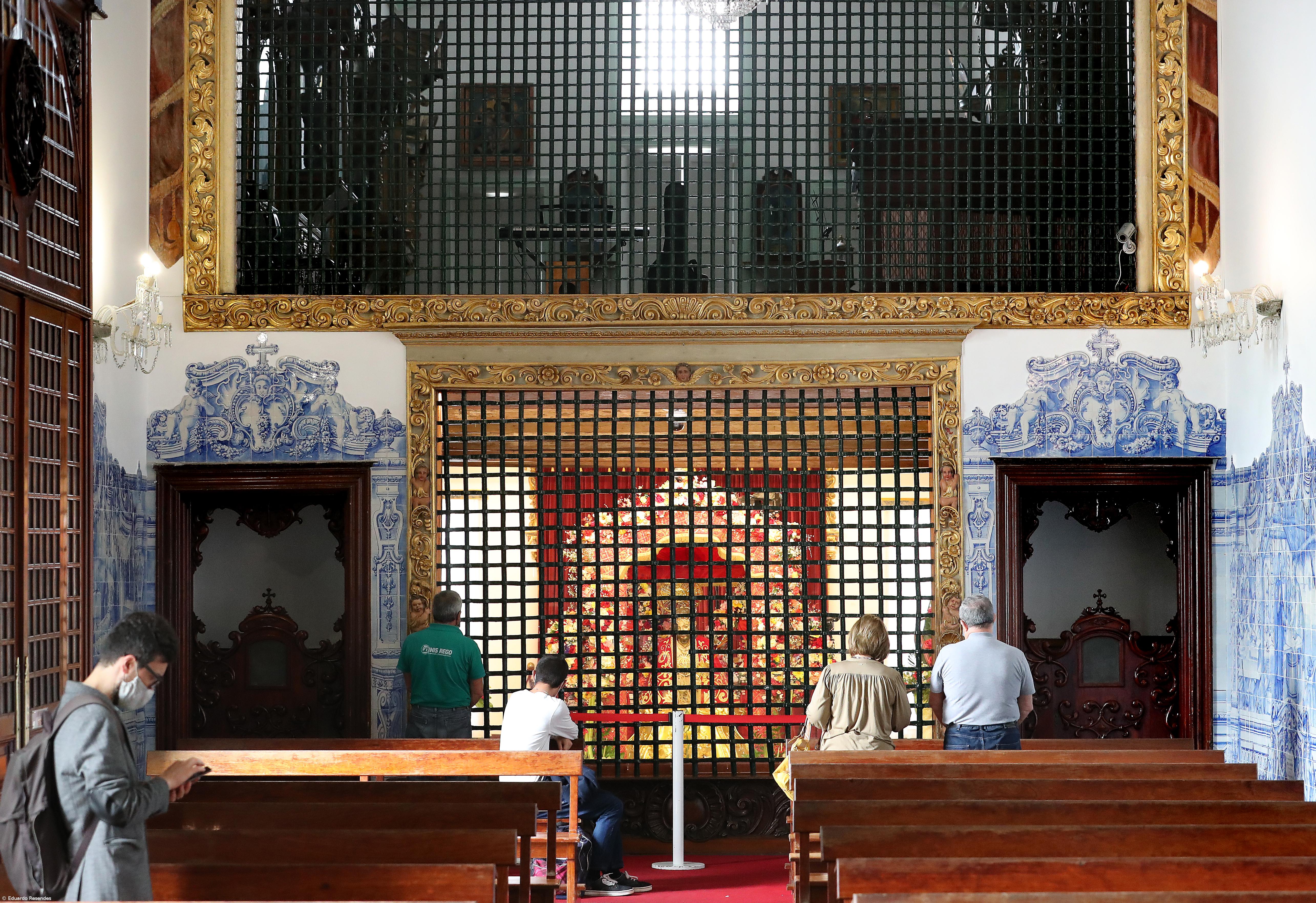 Santuário reabre com imagem do Santo Cristo mais perto das pessoas – Imagem 10