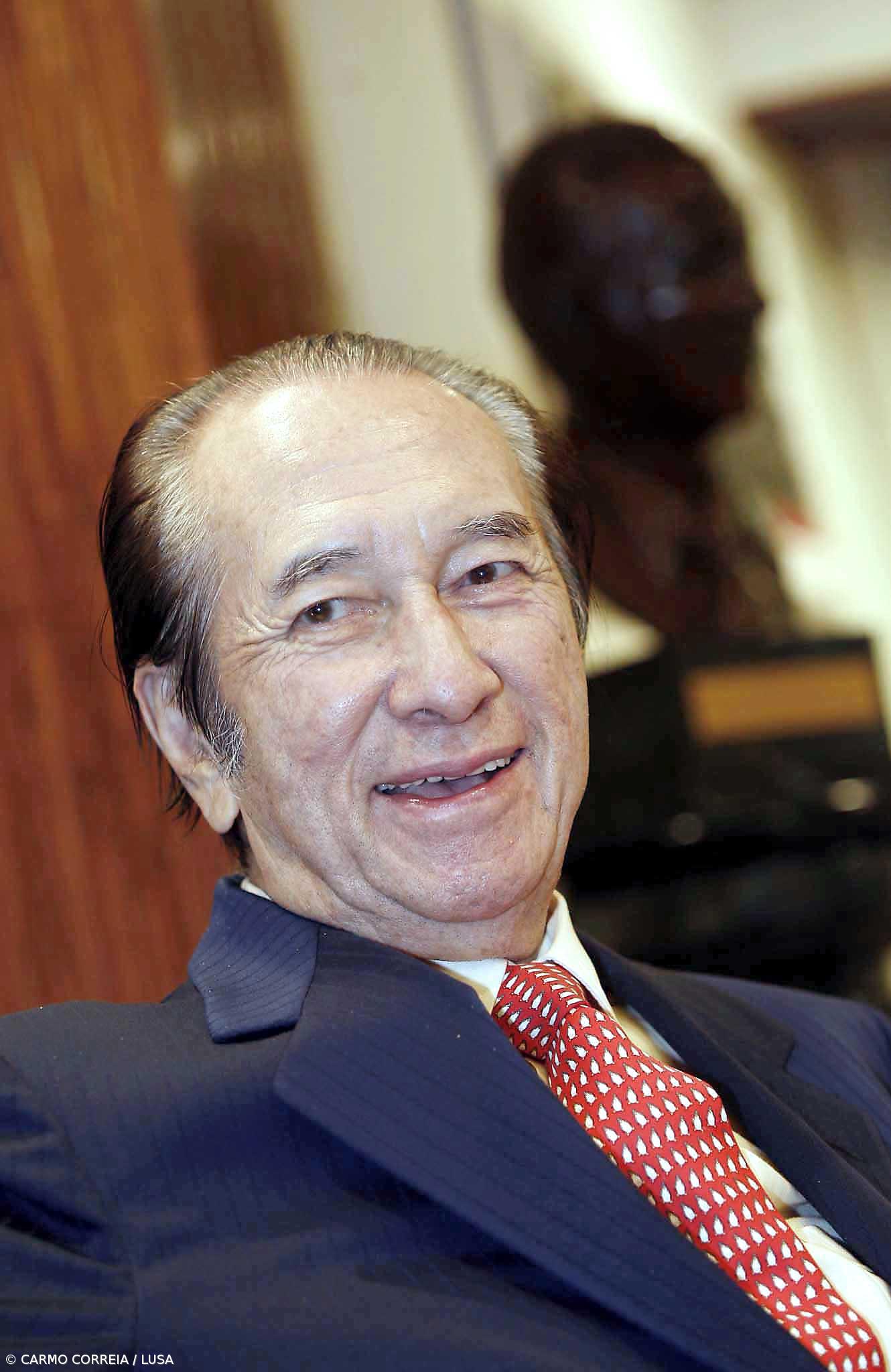 Imprensa chinesa destaca “acto patriótico” de Stanley Ho – Imagem 1