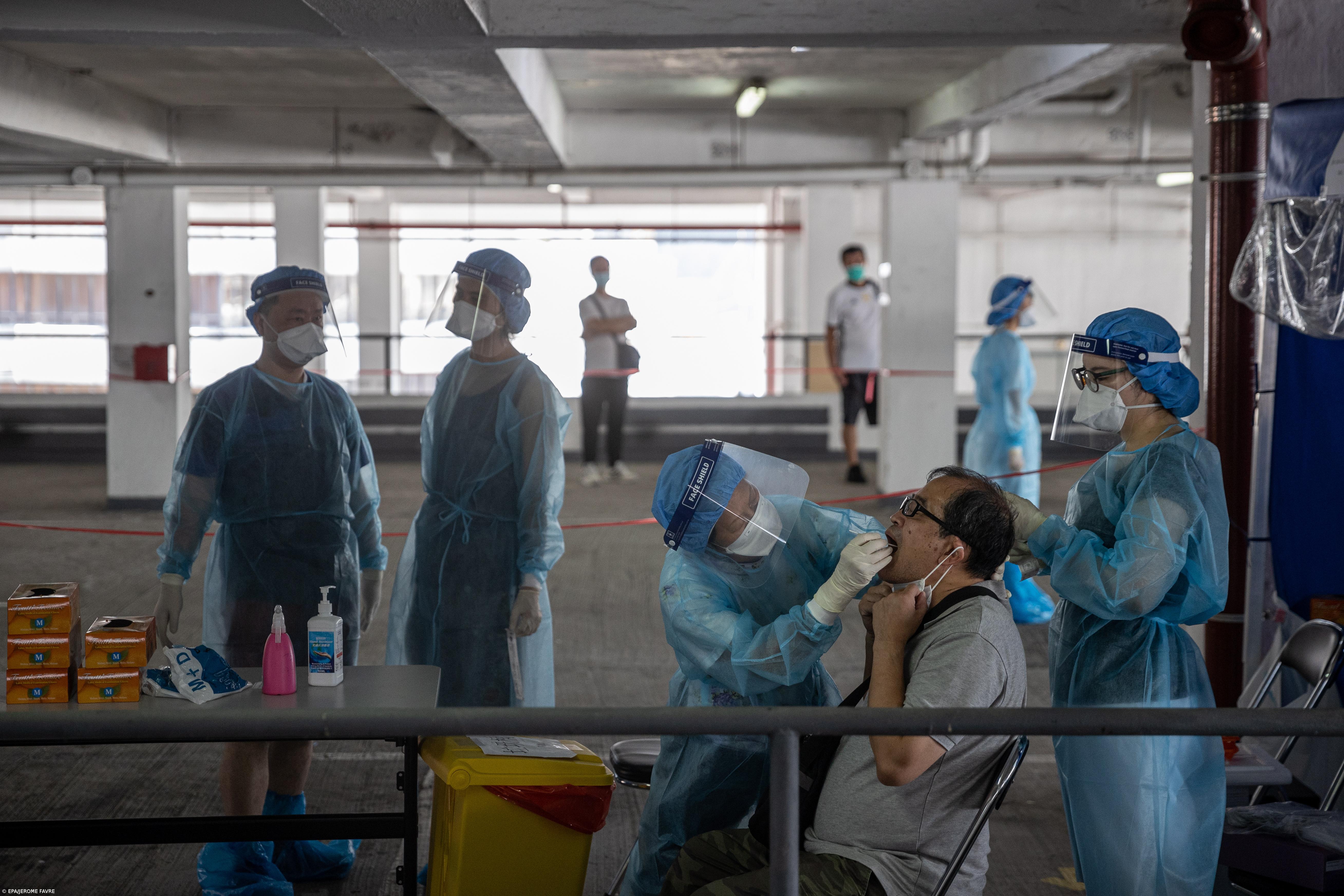 Hong Kong reduz quarentenas obrigatórias de 21 para 14 dias – Imagem 1