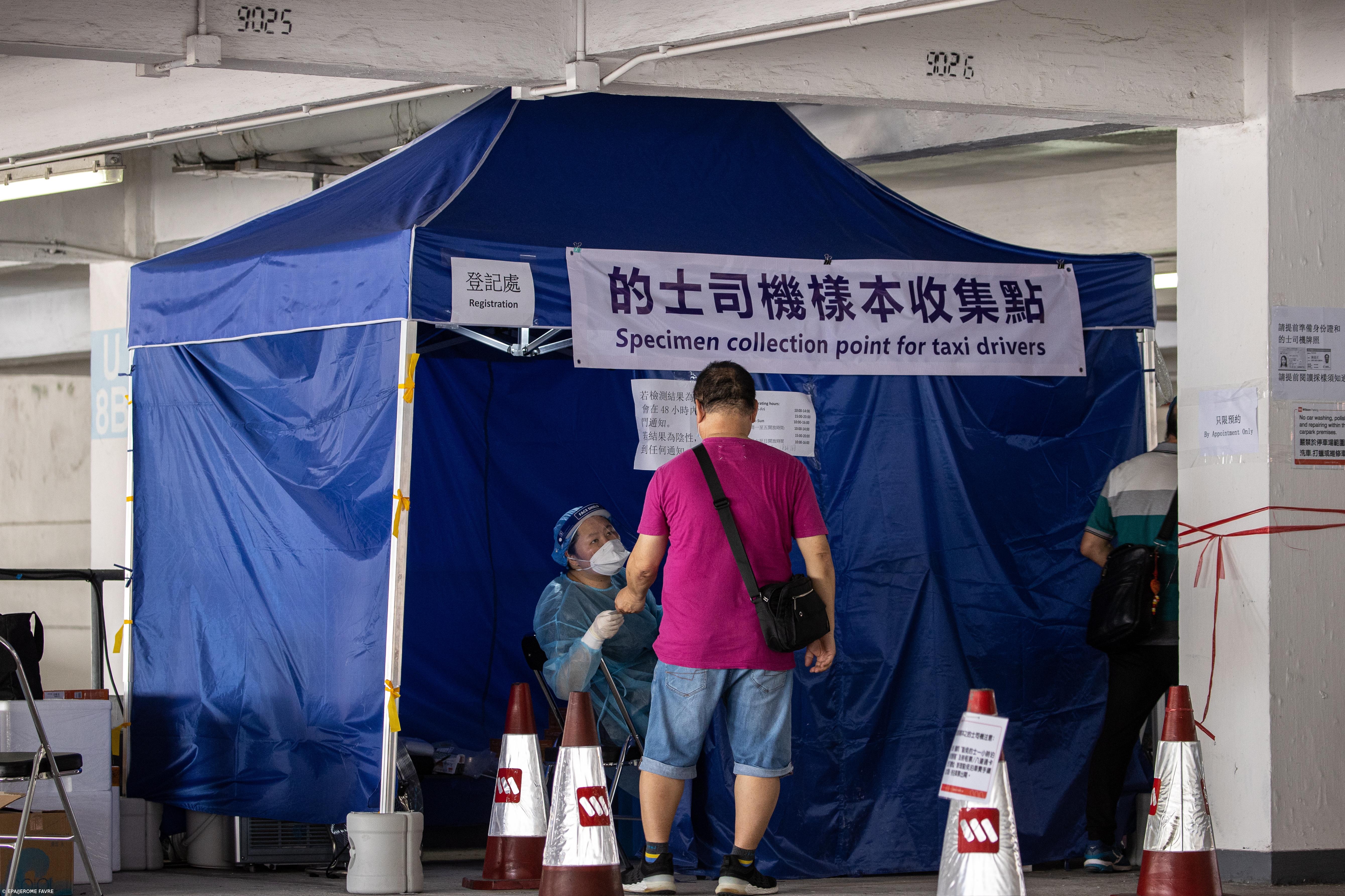 Hong Kong vai impor vacina obrigatória em vários espaços – Imagem 1