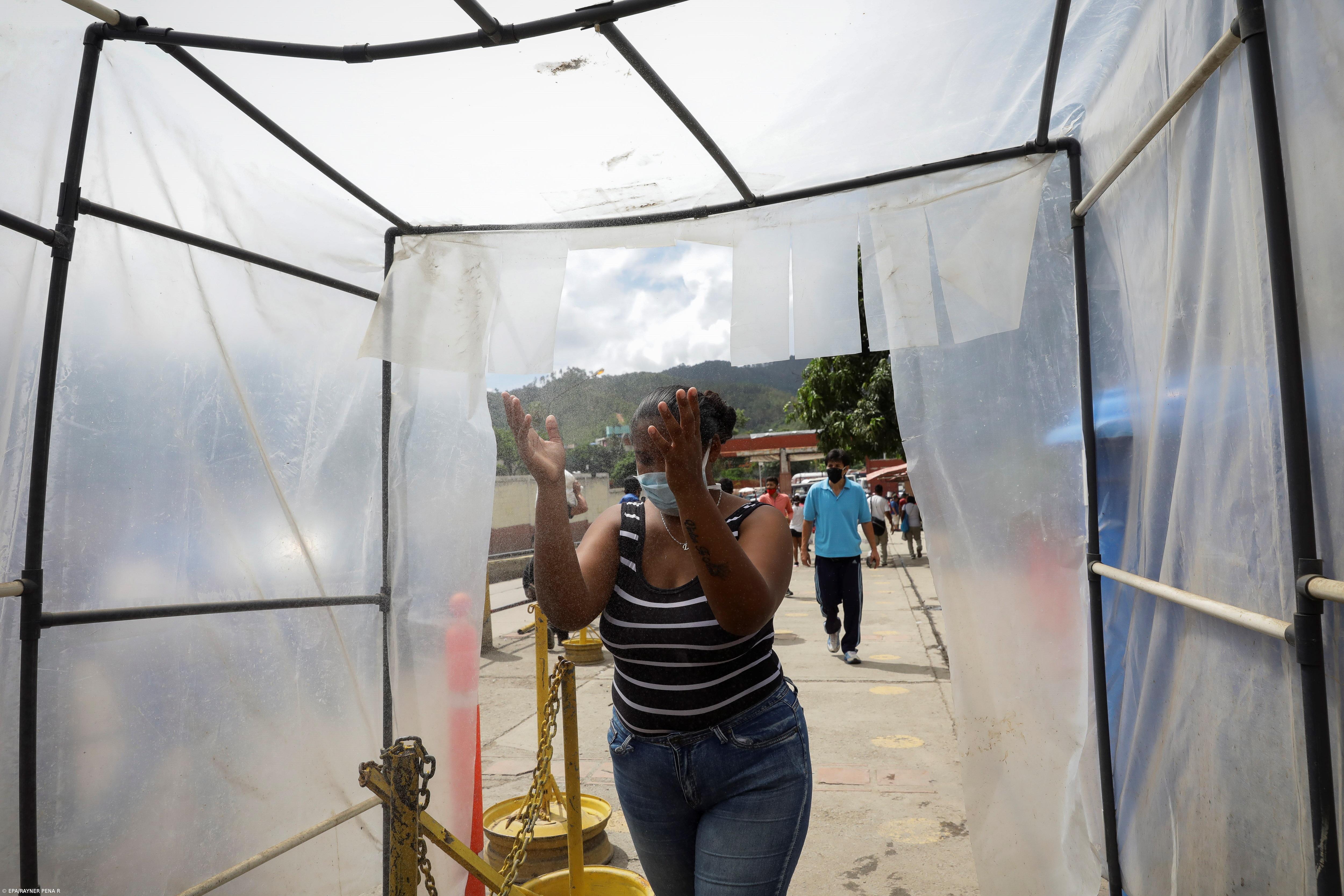 Com 45.868 casos confirmados a Venezuela volta à "quarentena radical" – Imagem 1