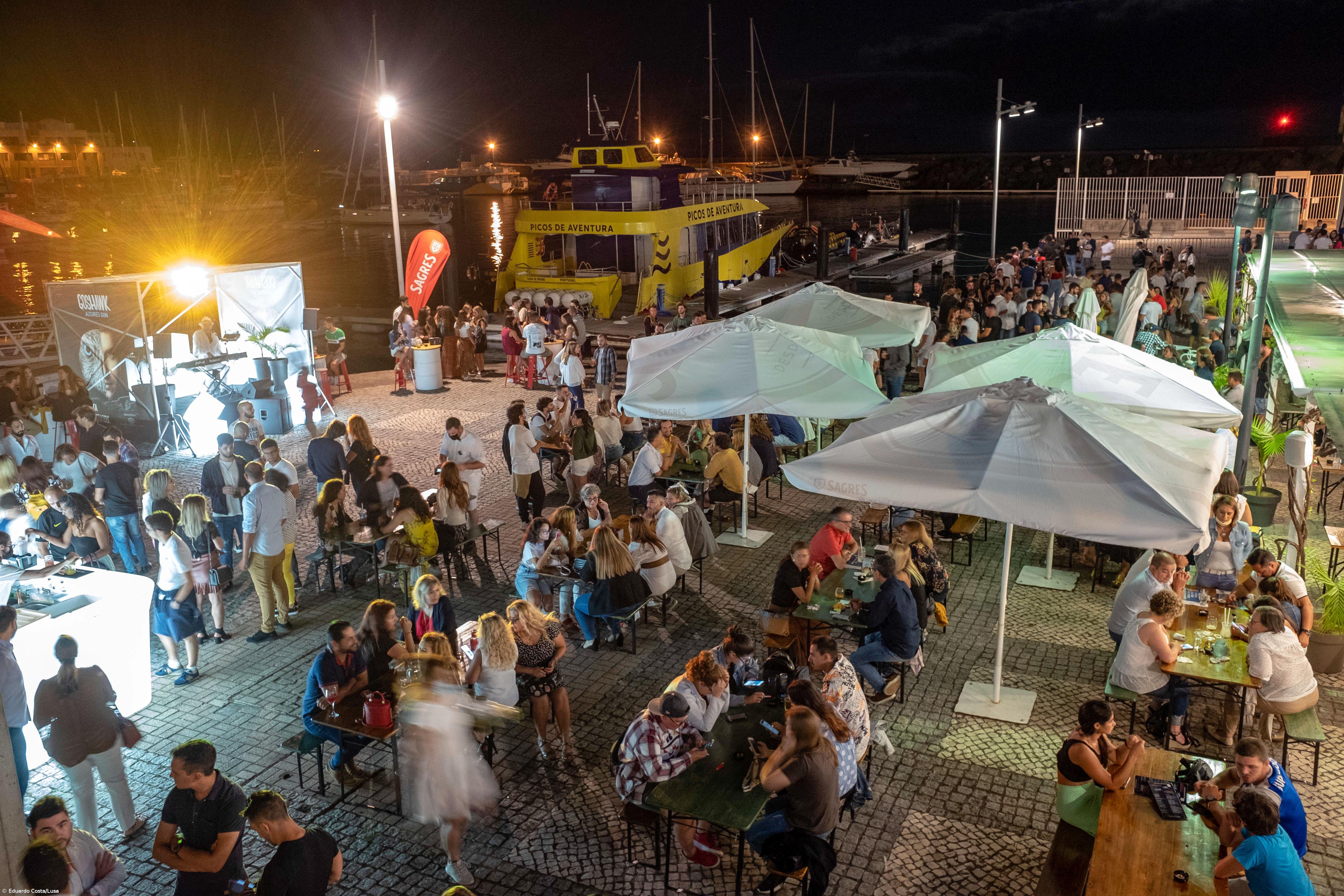 Entre dança e convívio, noite de Ponta Delgada vai retomando a normalidade – Imagem 4