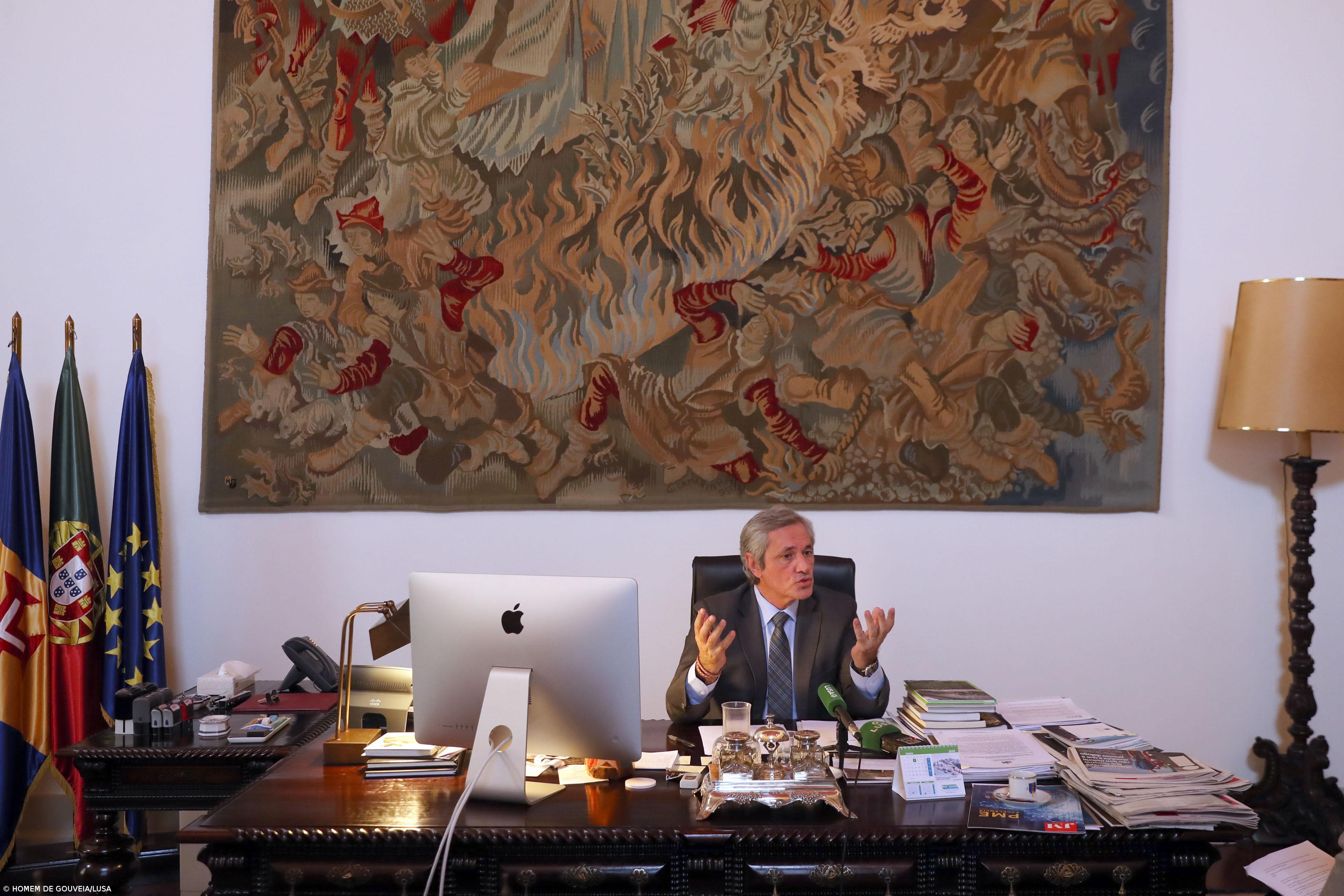 Presidente do parlamento da Madeira diz que o centralismo “retira poderes e usurpa bens” da região – Imagem 1