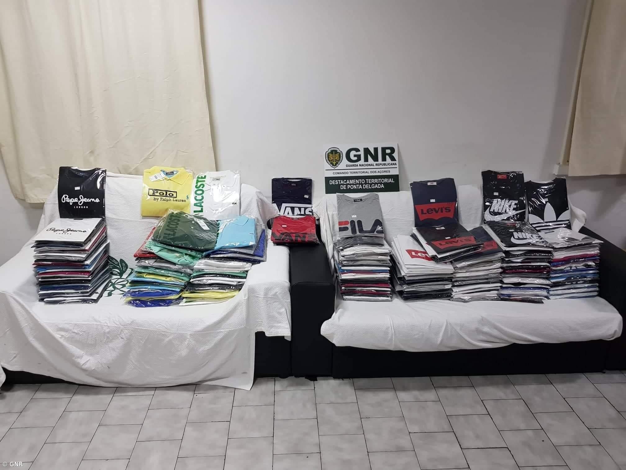 Apreensão de 237 artigos contrafeitos em São Miguel – Imagem 1