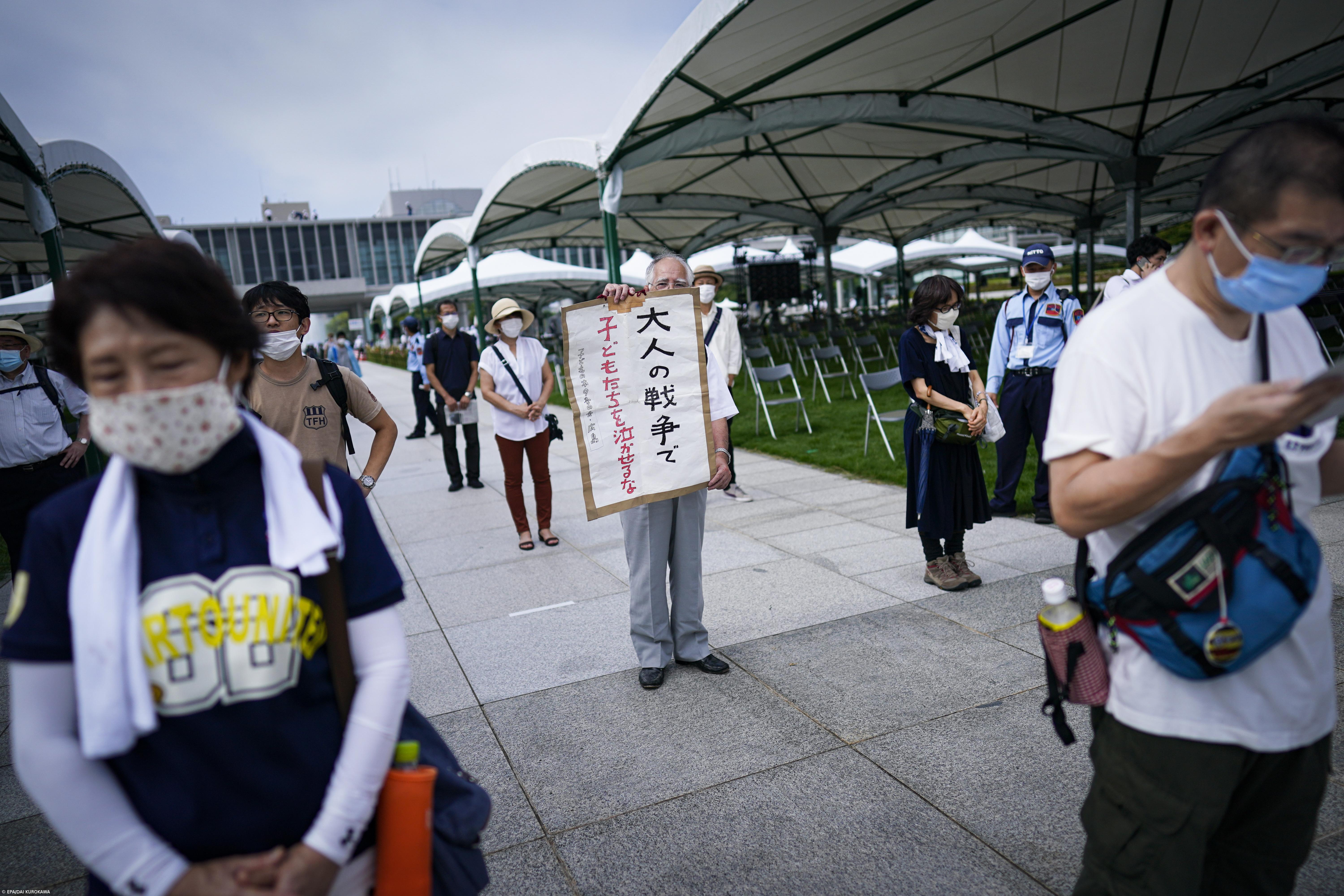 Hiroshima assinala 75.º aniversário do bombardeamento com apelos à assinatura de tratado nuclear – Imagem 1