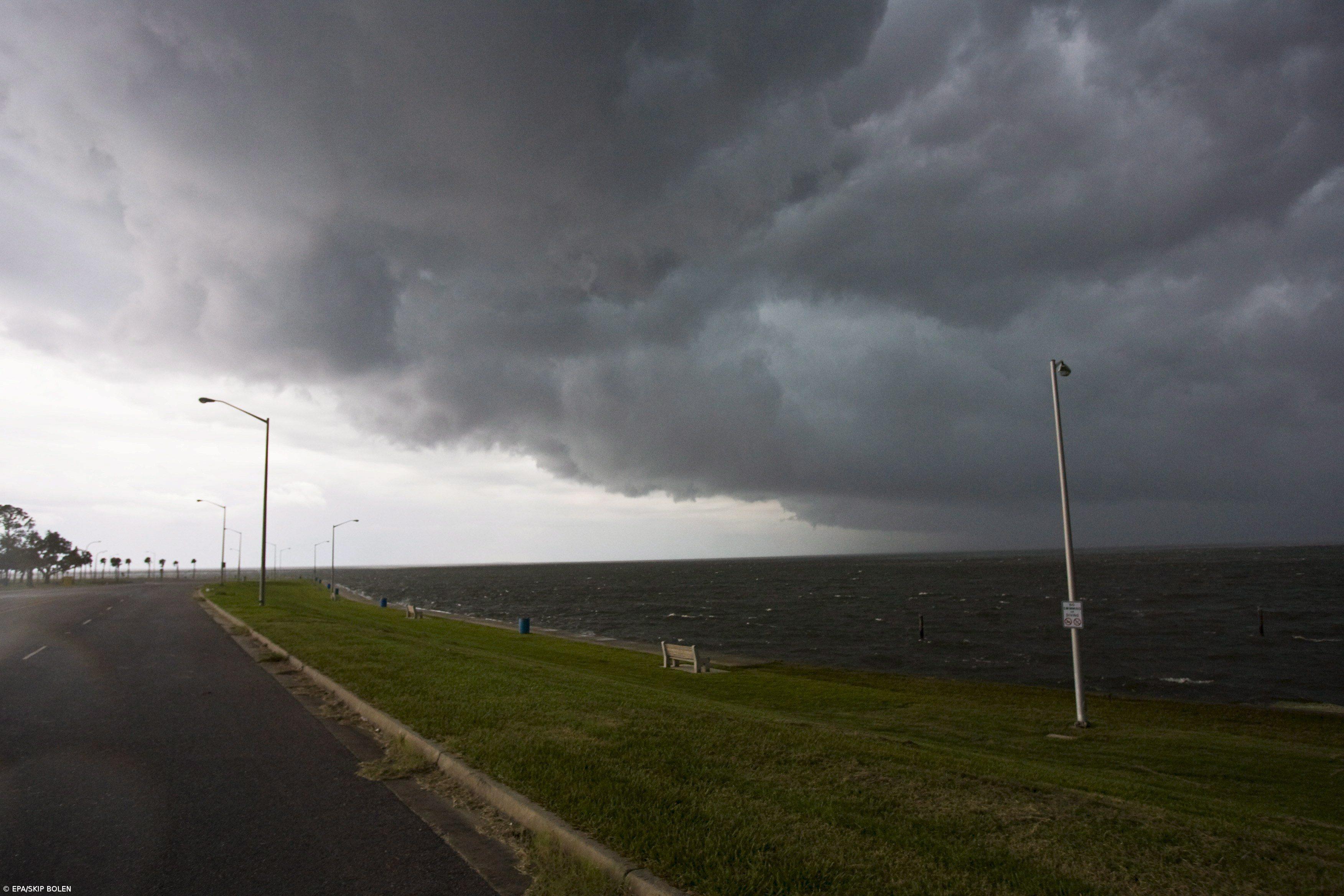 Furacão "Omar" aumenta de intensidade  – Imagem 1