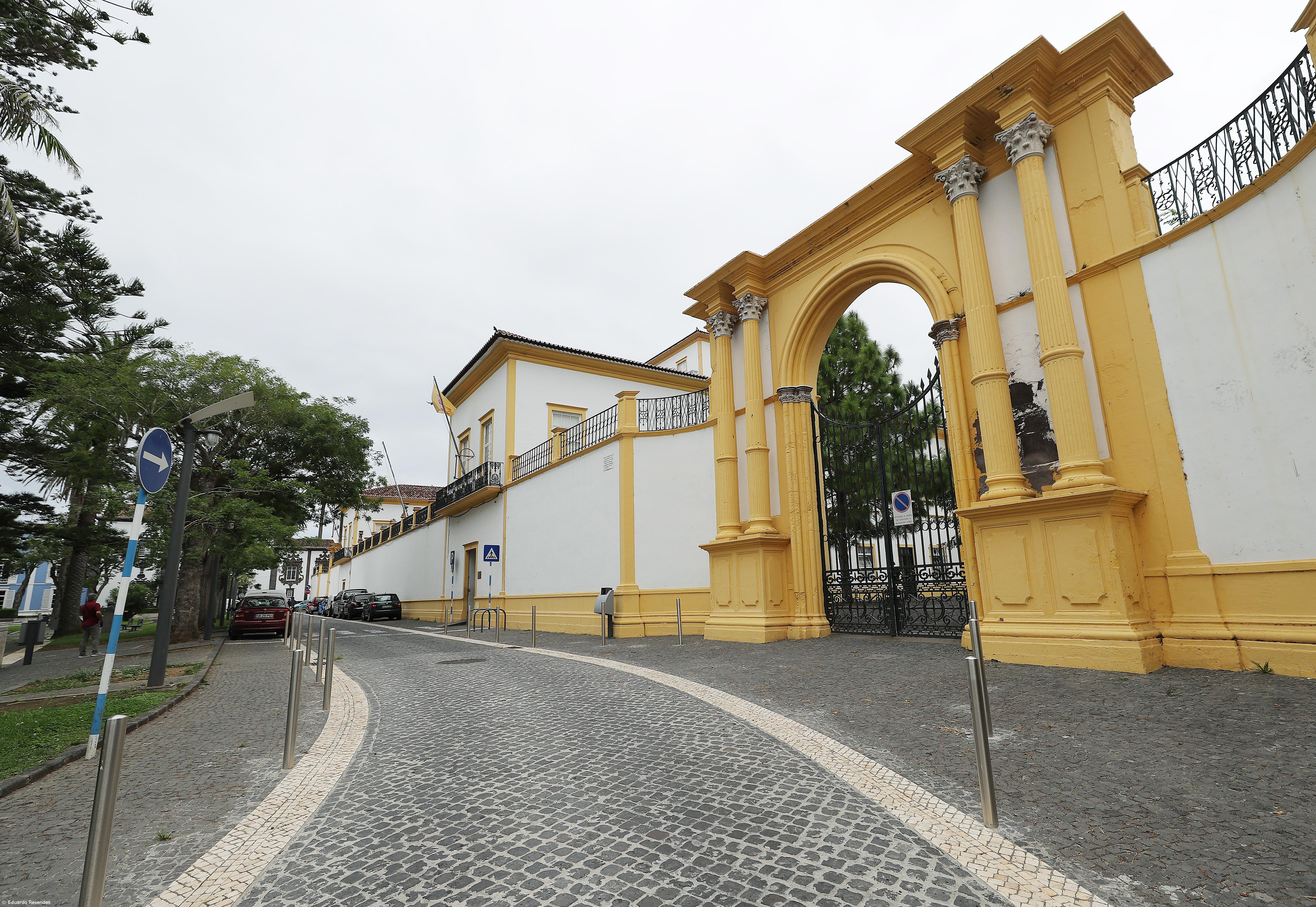 Governo açoriano prevê intervenção a "médio prazo" em escola degradada de Ponta Delgada – Imagem 1