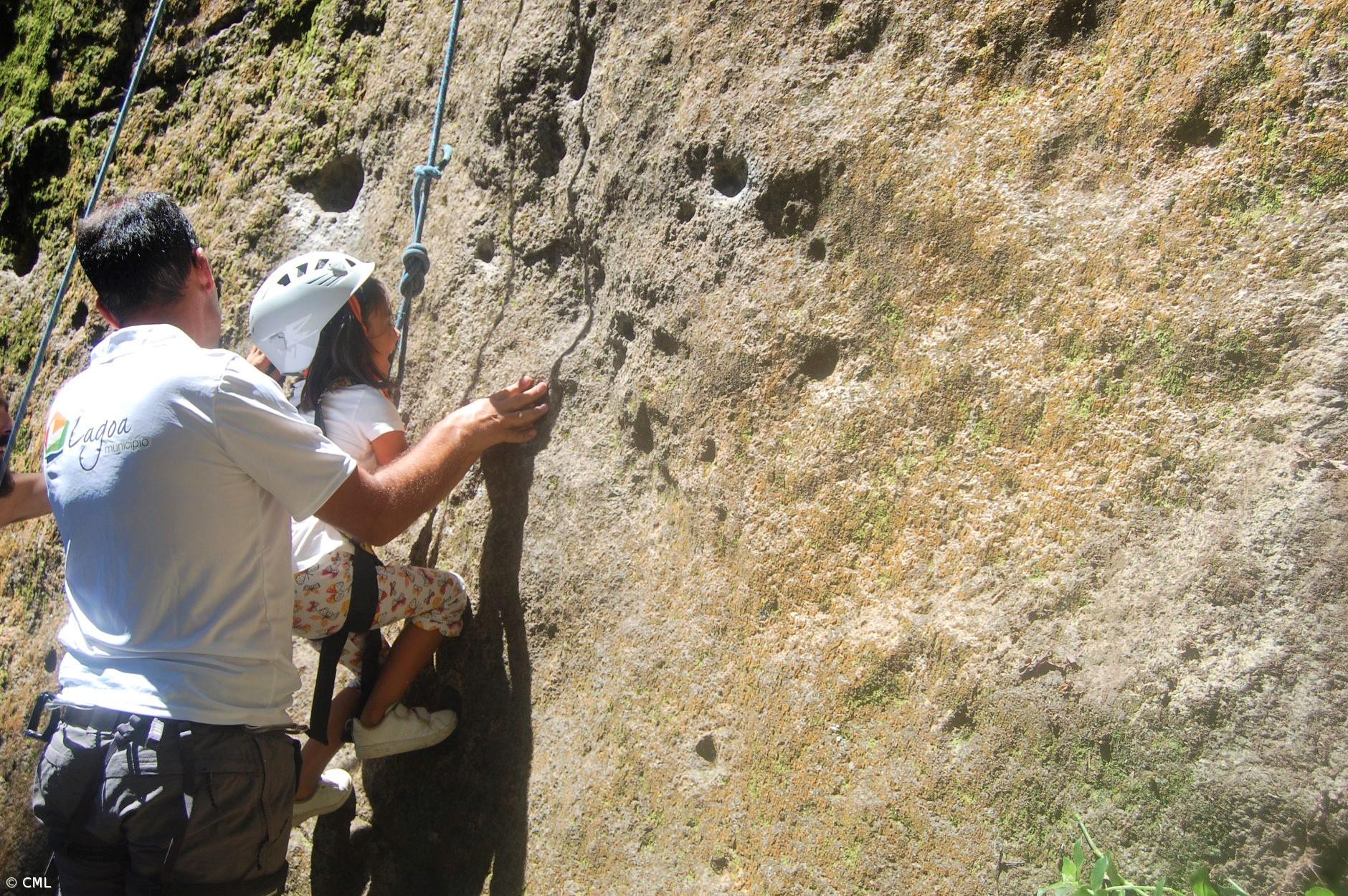 Autarquia da Lagoa e CALAG unidos na melhoria da zona de escalada das Pedras Brancas – Imagem 1